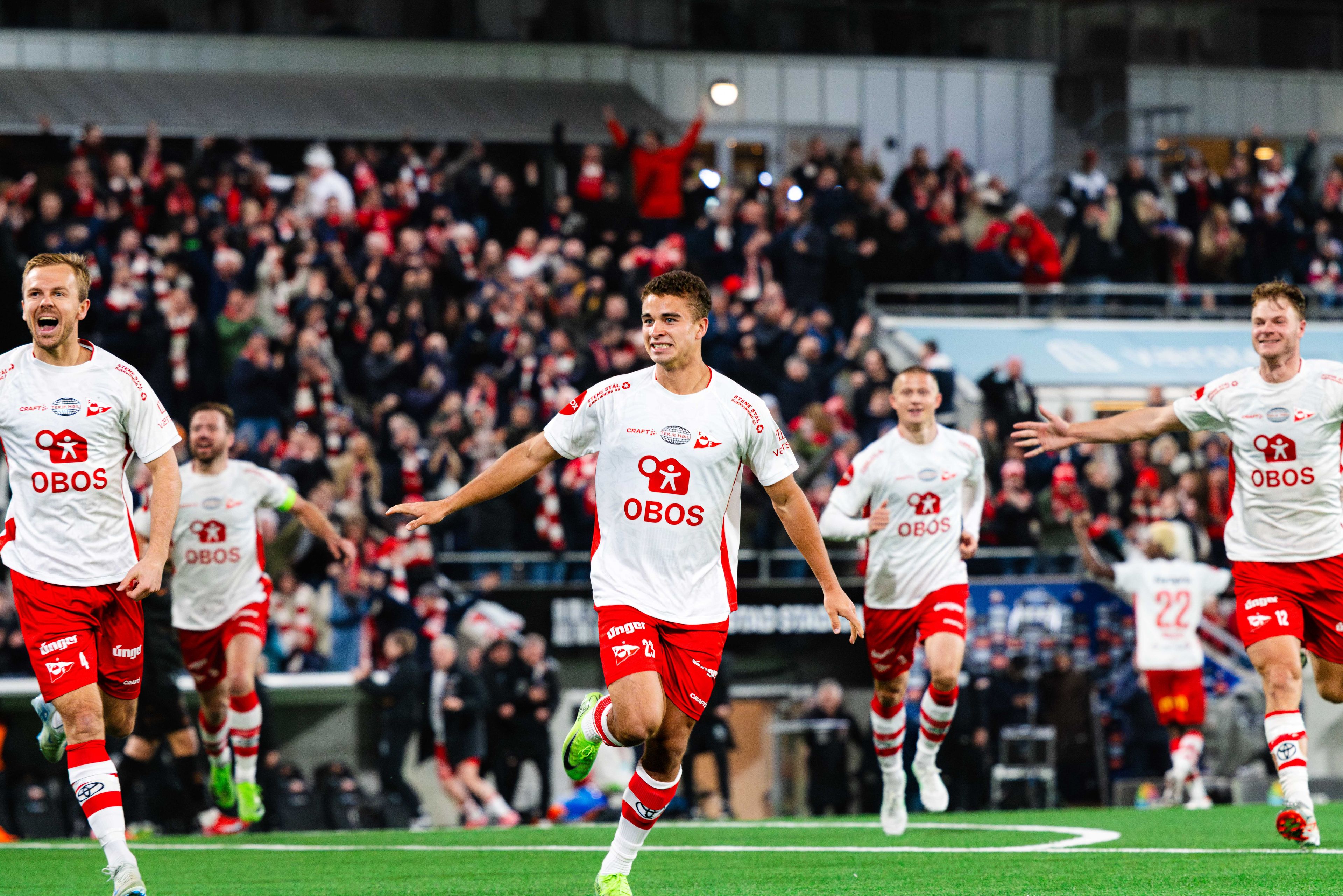 Foto av Sjøvold som feirer