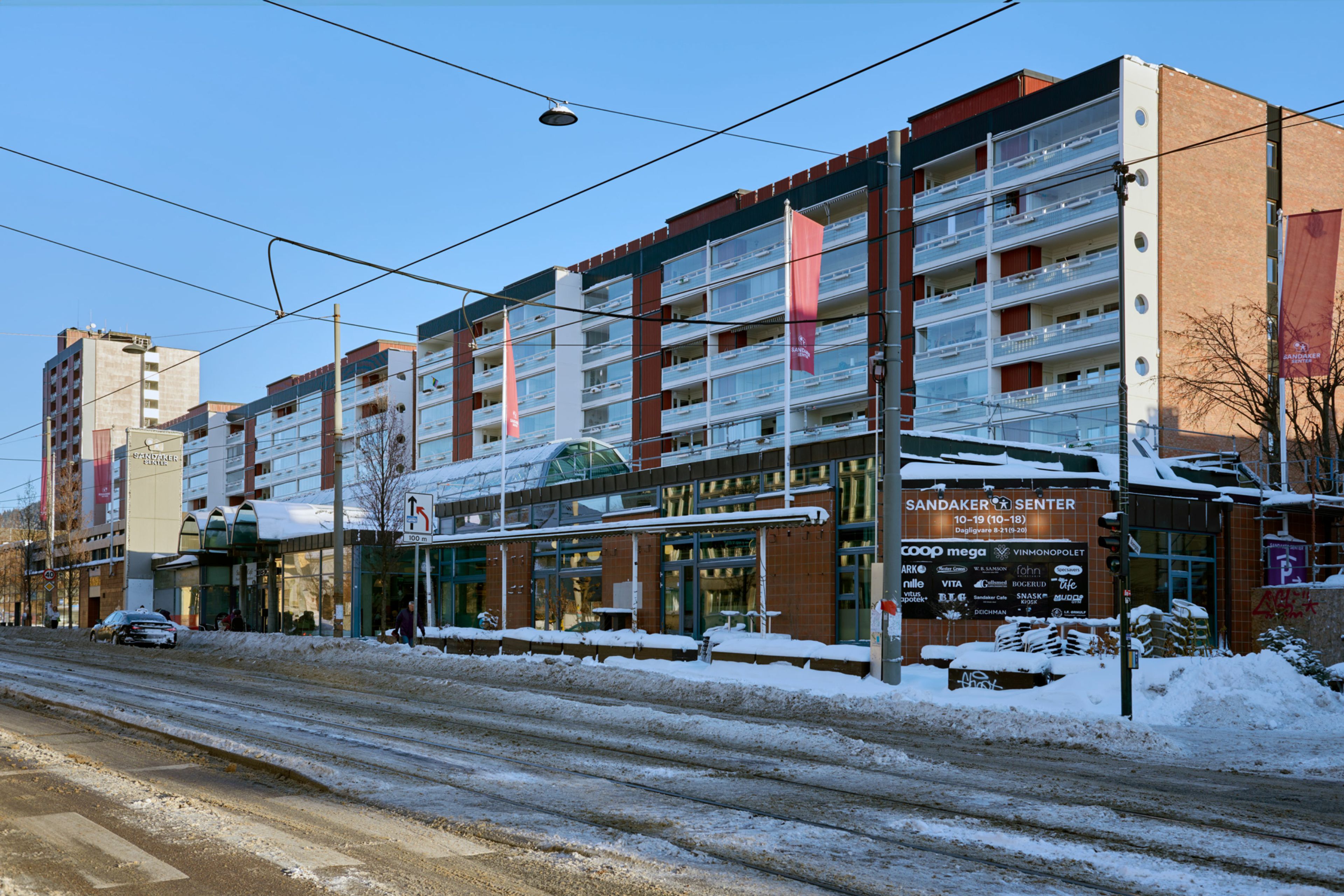 Foto av fasaden på Sandaker Senter.
