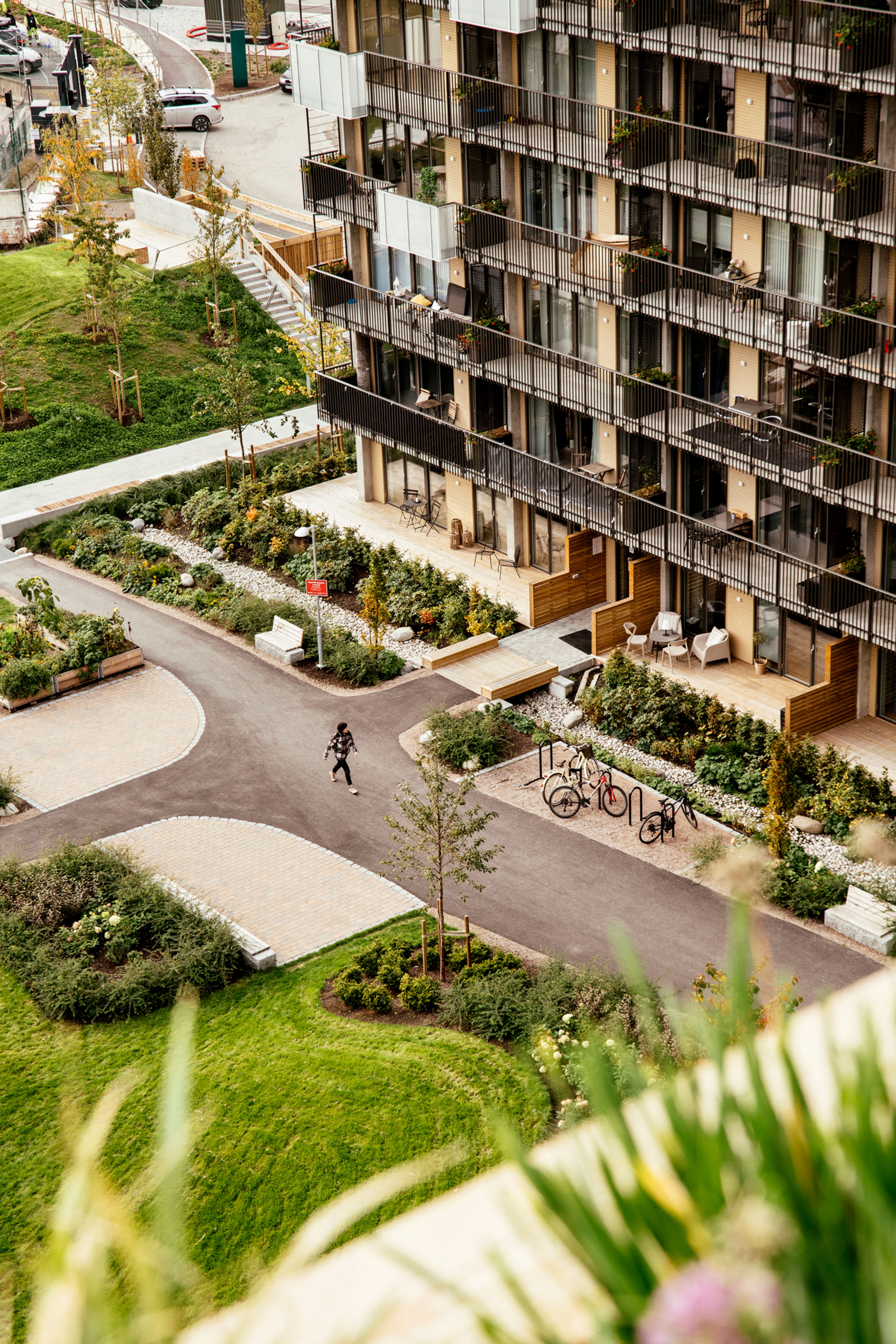 Bildet viser et uteområde og fasader i Ulvenparken borettslag.