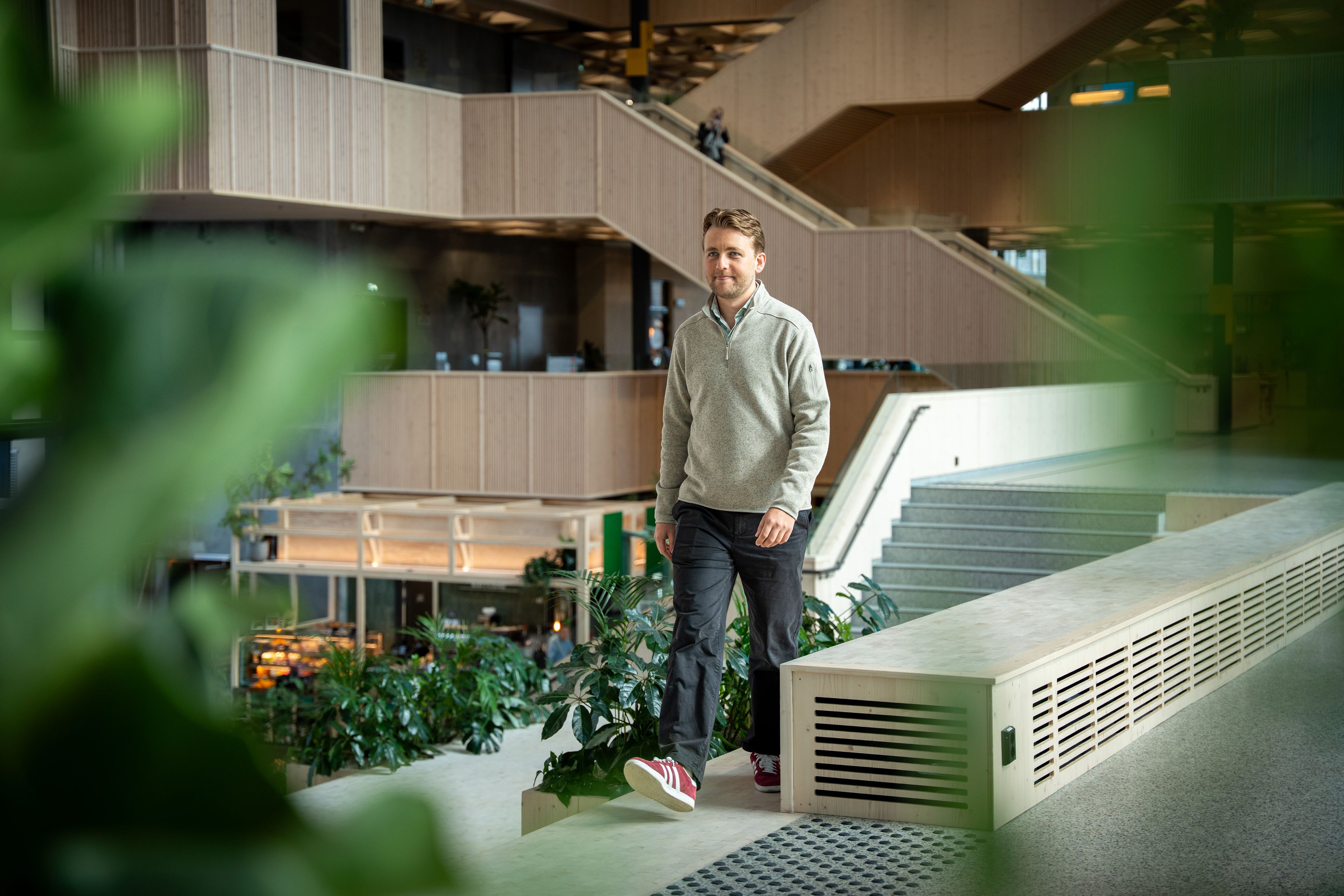 Per Kristian Høybråten i bankens kontorlokaler