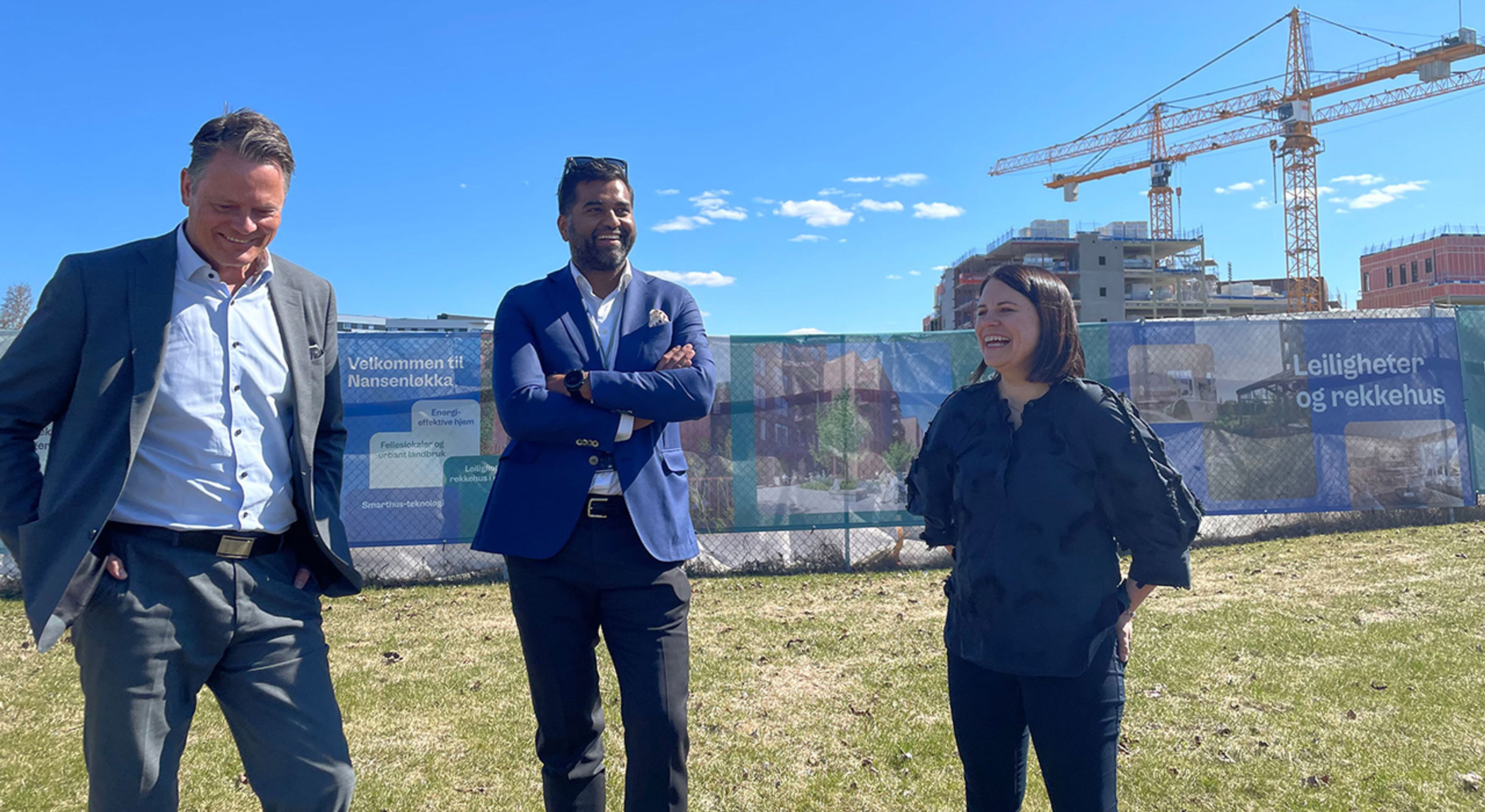 Bilde av konserndirektør i Skanska Eiendomsutvikling, Thorbjørn Brevik. Salman Saeed, regiondirektør i Skanska Eiendomsutvikling og Ingunn Randa, konserndirektør for boligutvikling storby i OBOS.