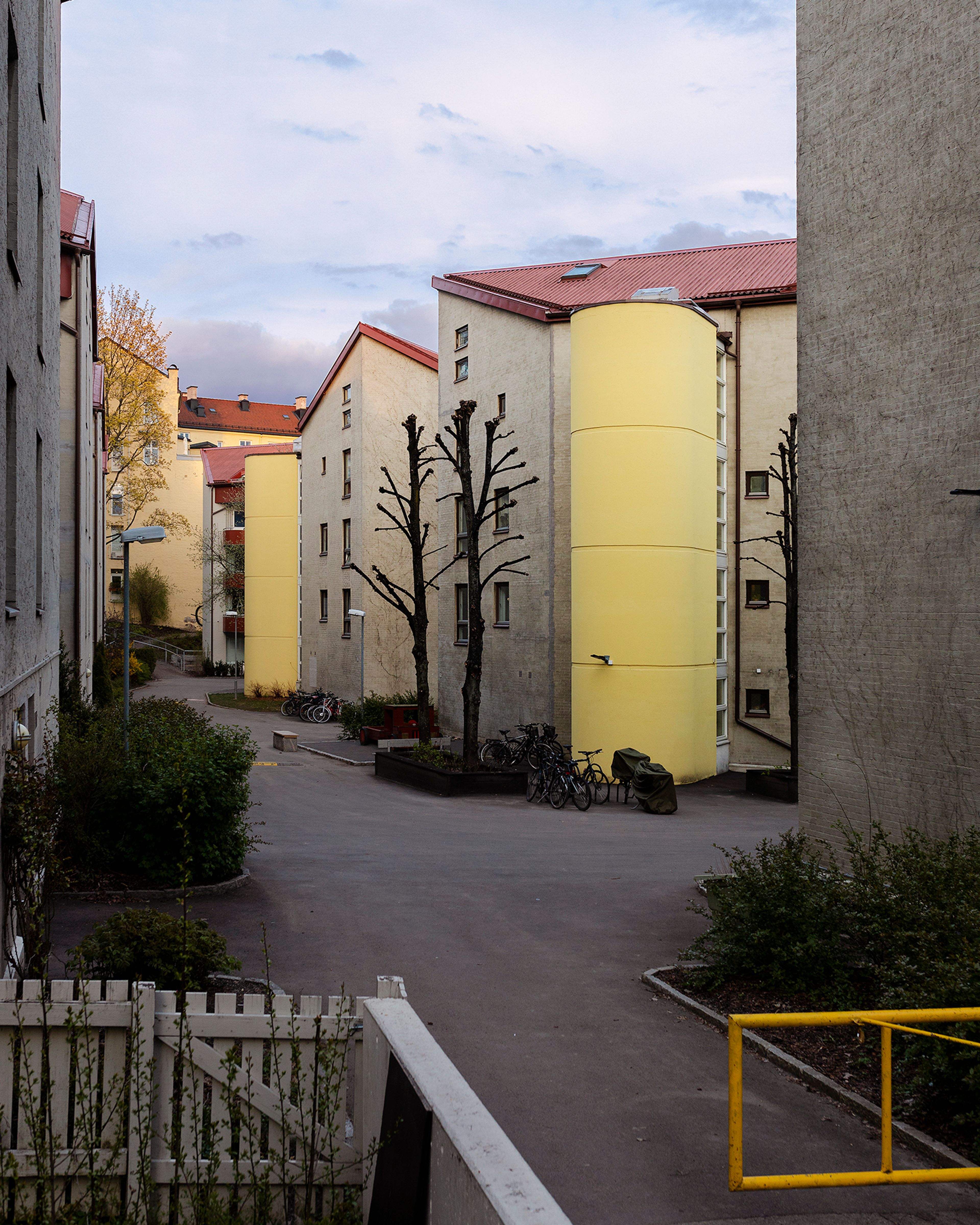 Fasader og bakgård i Valdresgata borettslag.
