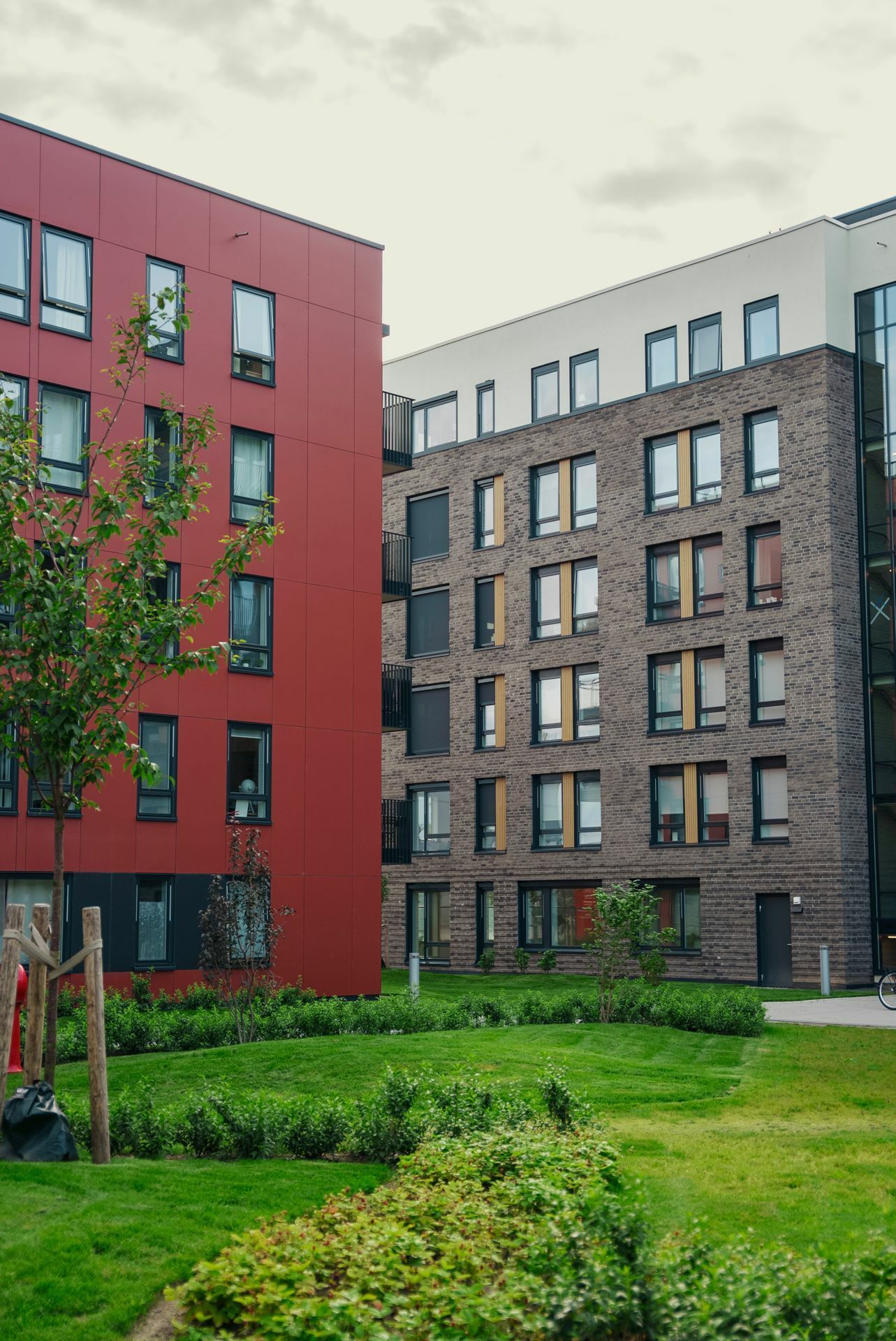 Et bilde av fasadene i kvarteret i lillestrøm