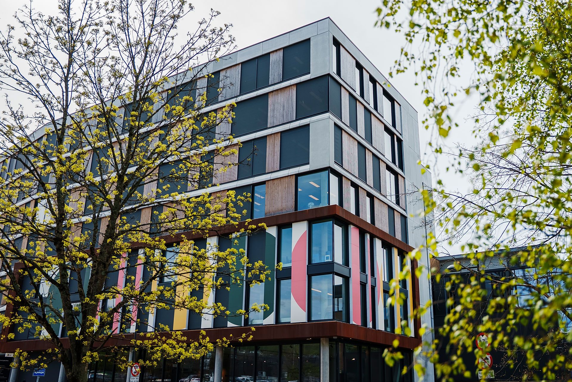 Bilde av bydelshuset på Furuset.