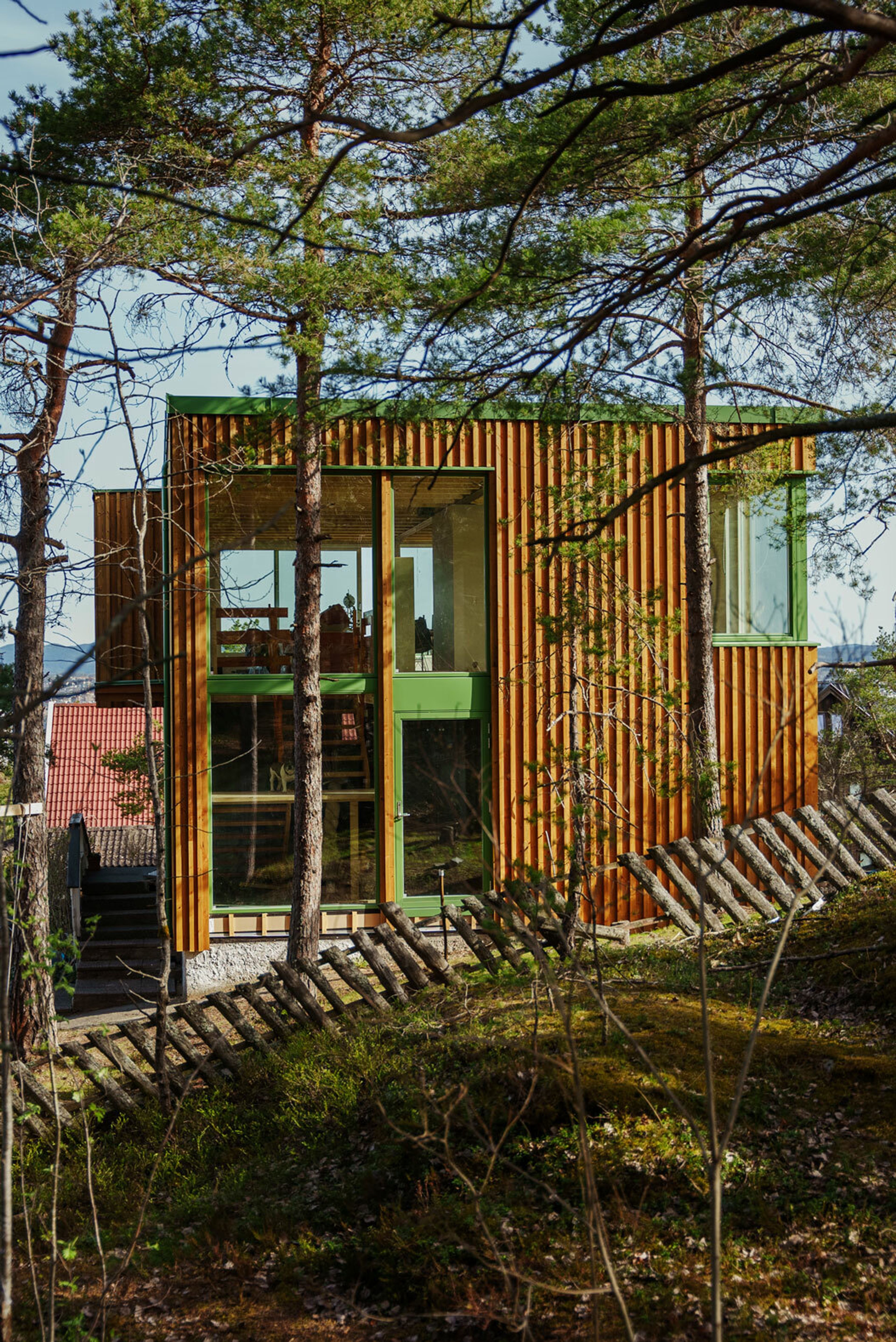 Bilde av et hus som pusses opp.