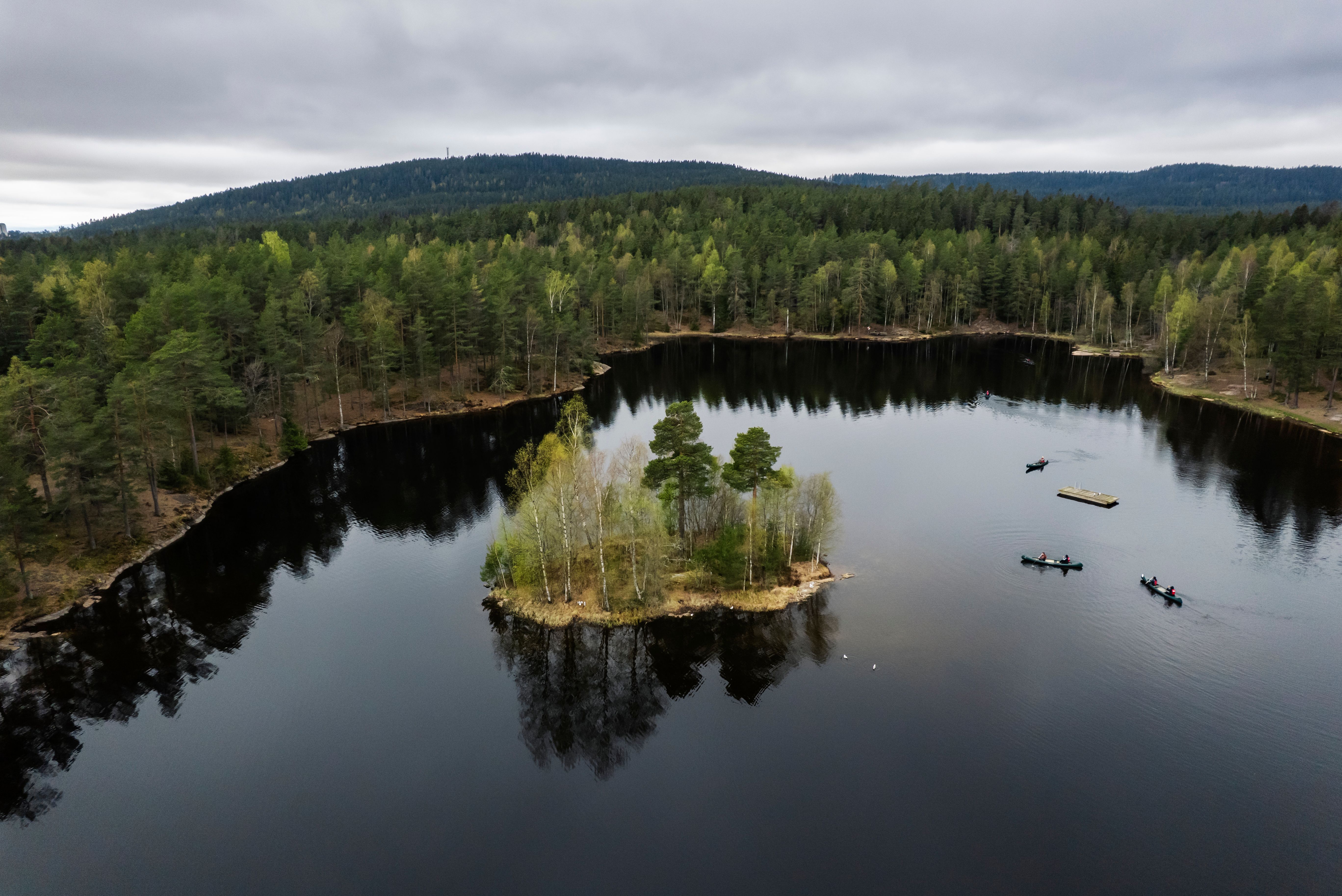 Foto av padlere i Vesletjern, ved Oen