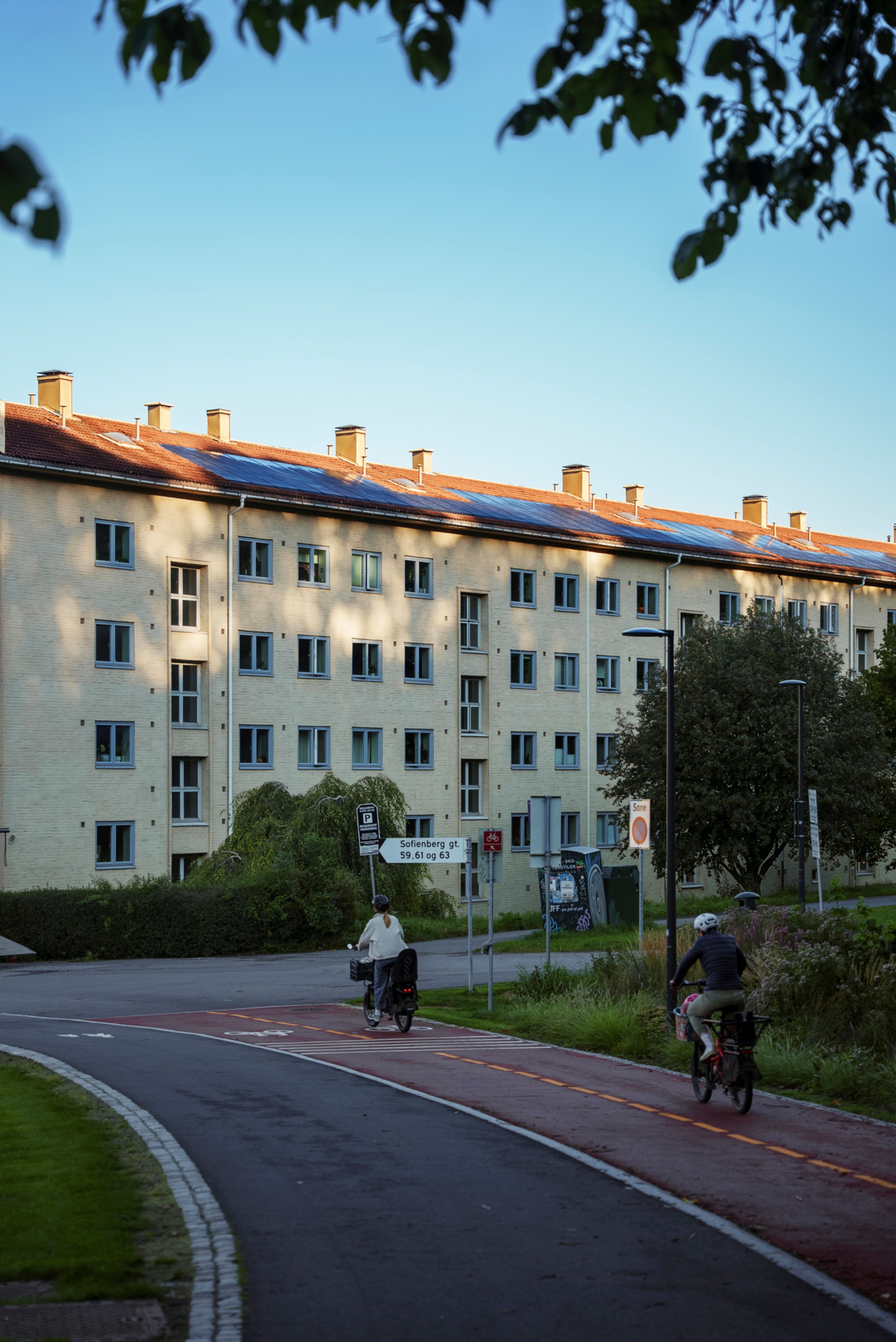 Foto av en av blokkene i borettslaget.