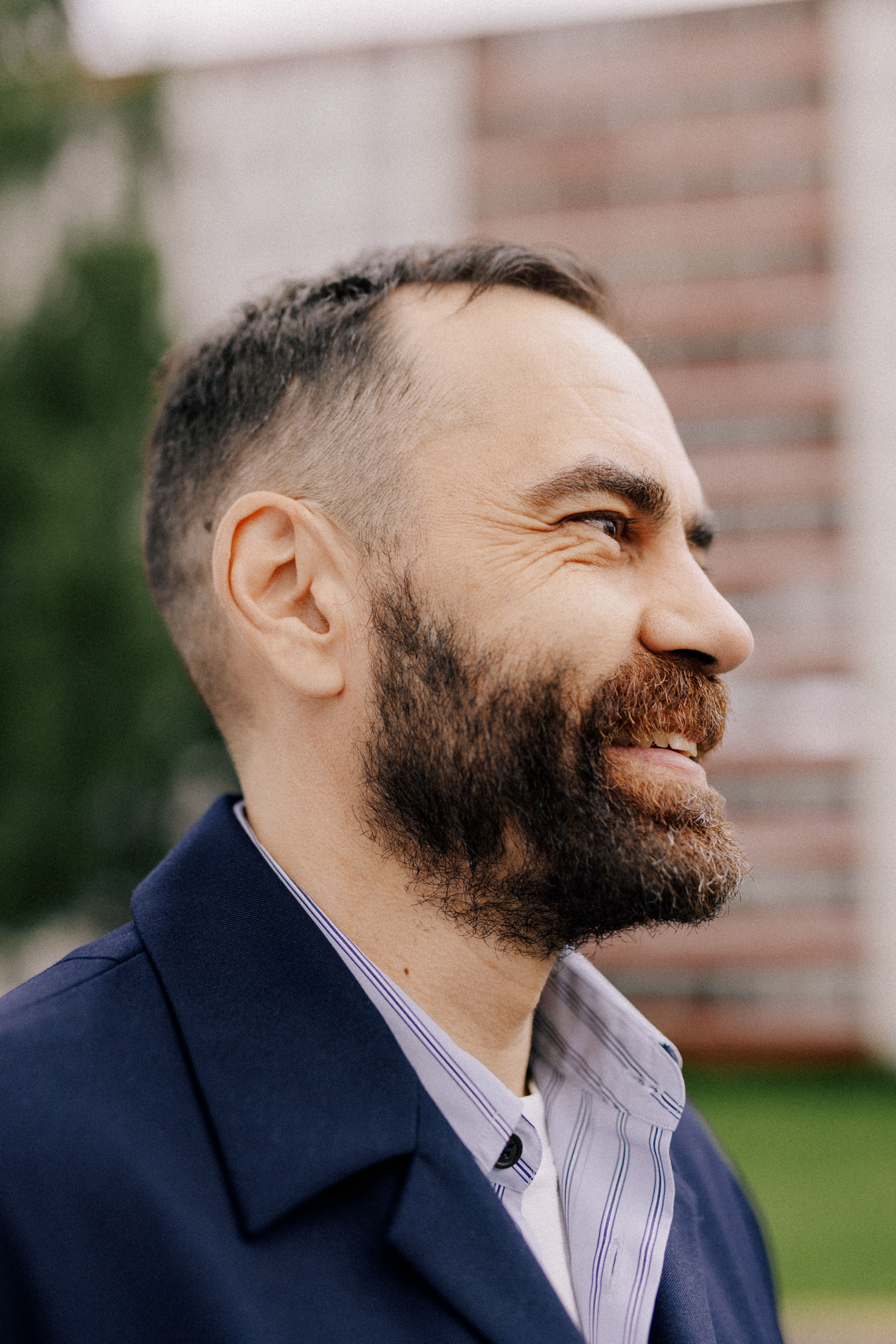 Foto av regissør Kaveh Tehrani.