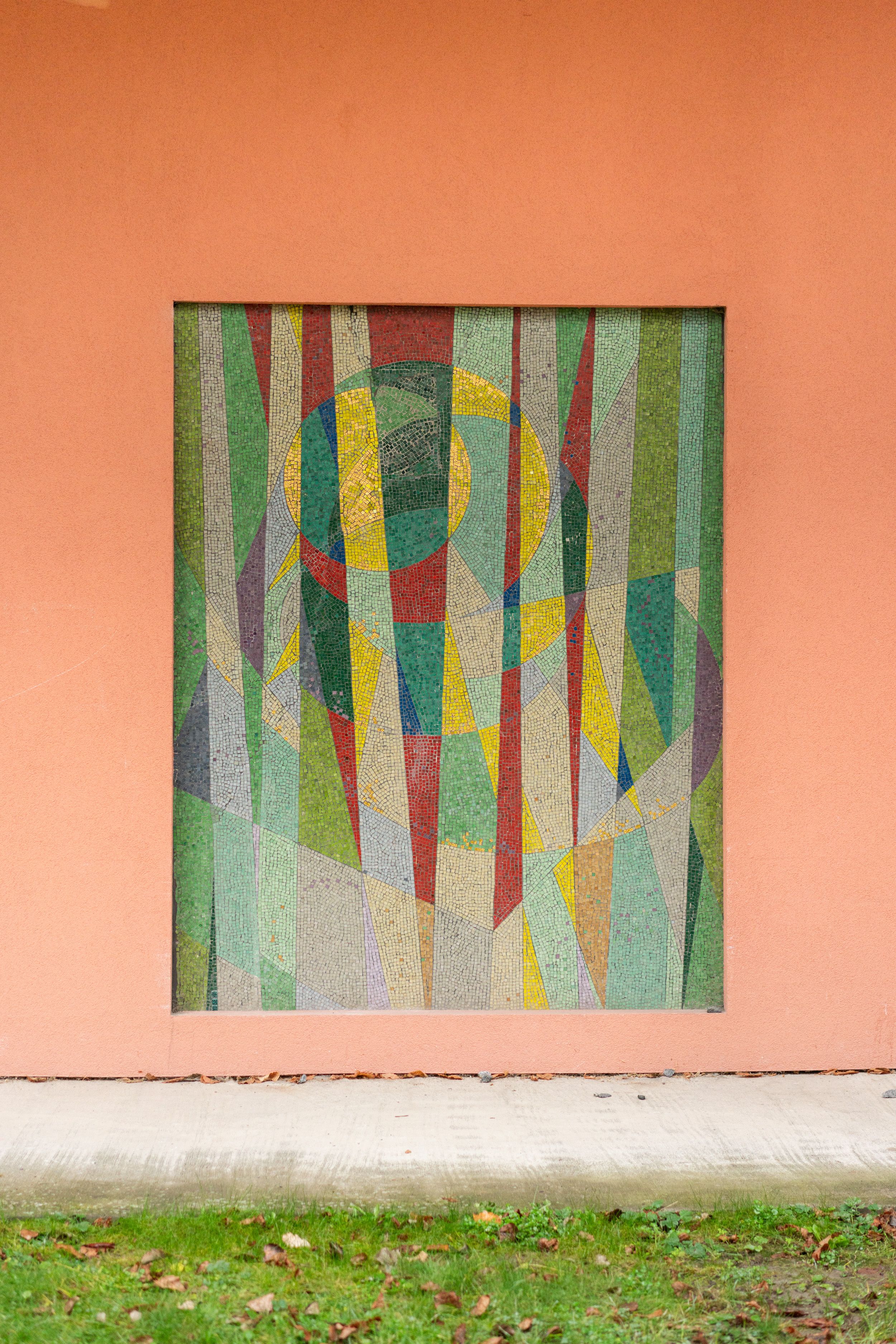 Foto av et veggmaleri ute i bakgården til Ringnes Park Vest sameie.