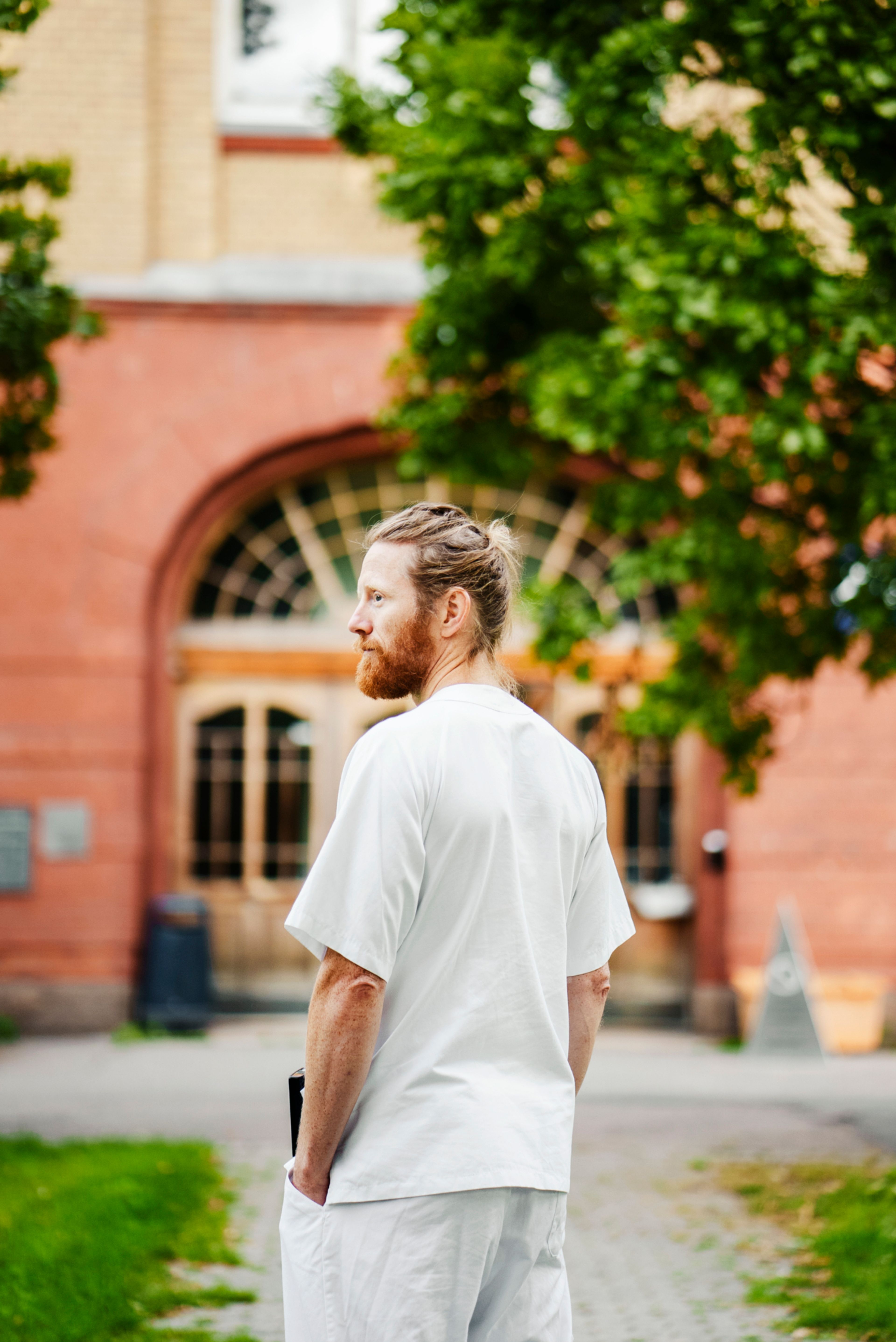 Portrett av Erlend Grønningen utenfor Ullevål sykehus.
