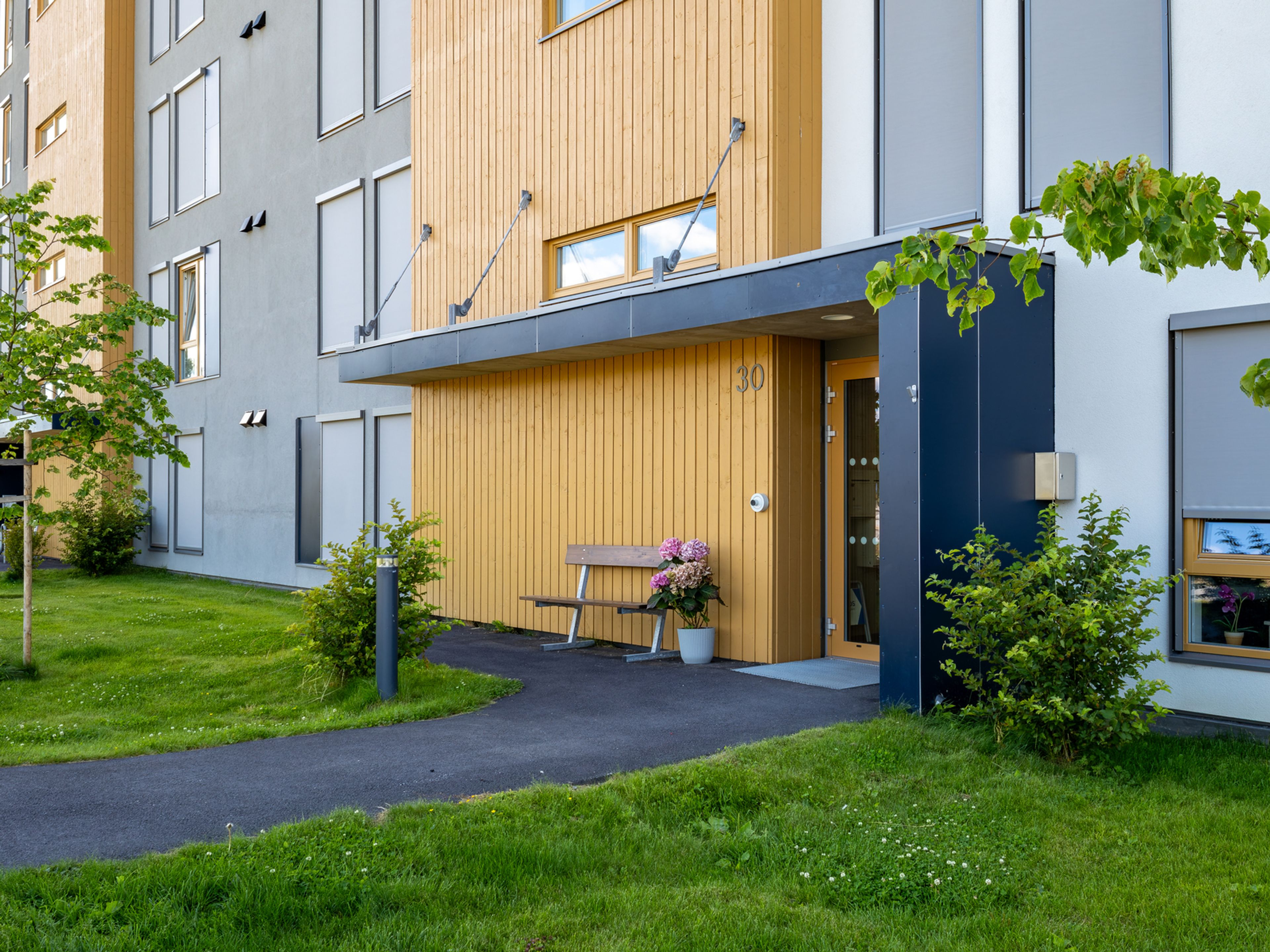 Bilde av inngangsparti i Bygg B i Asper Hageby.