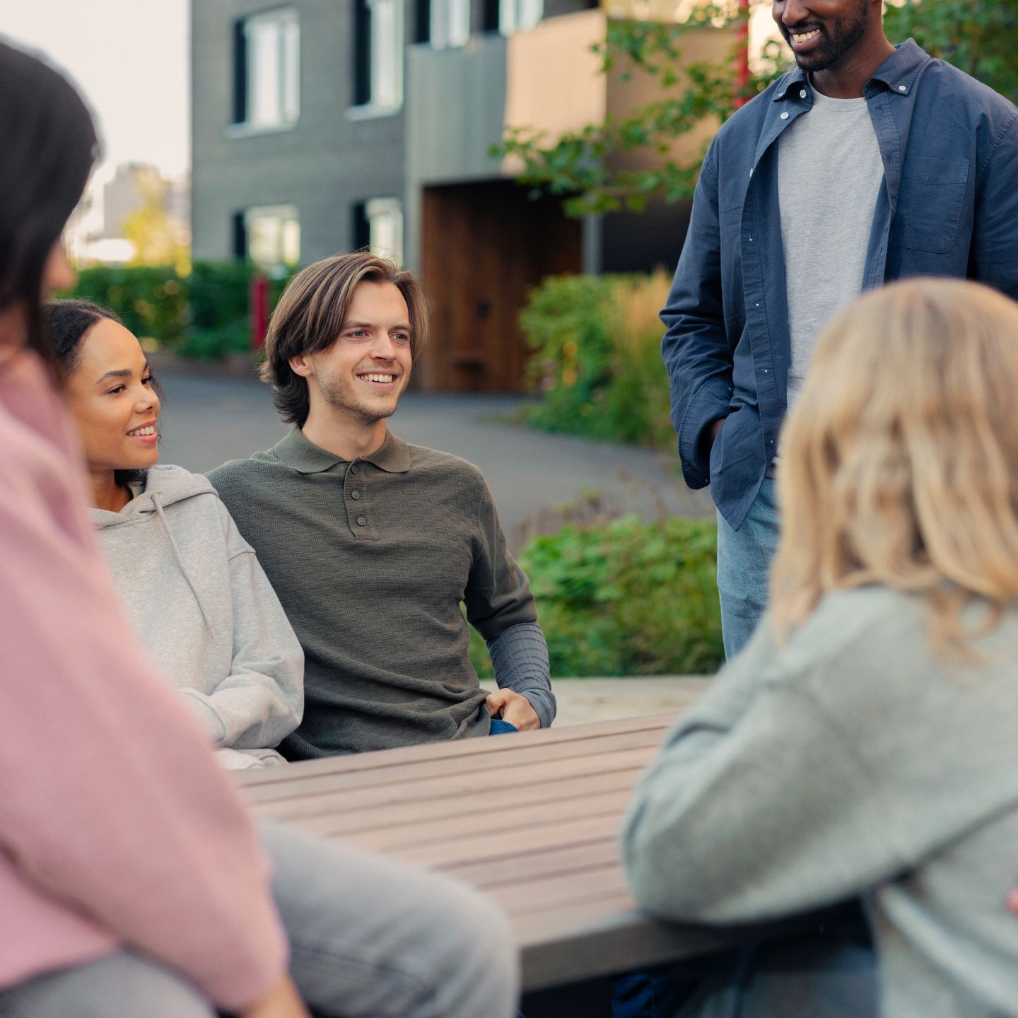 Beboere i båkgård i et borettslag