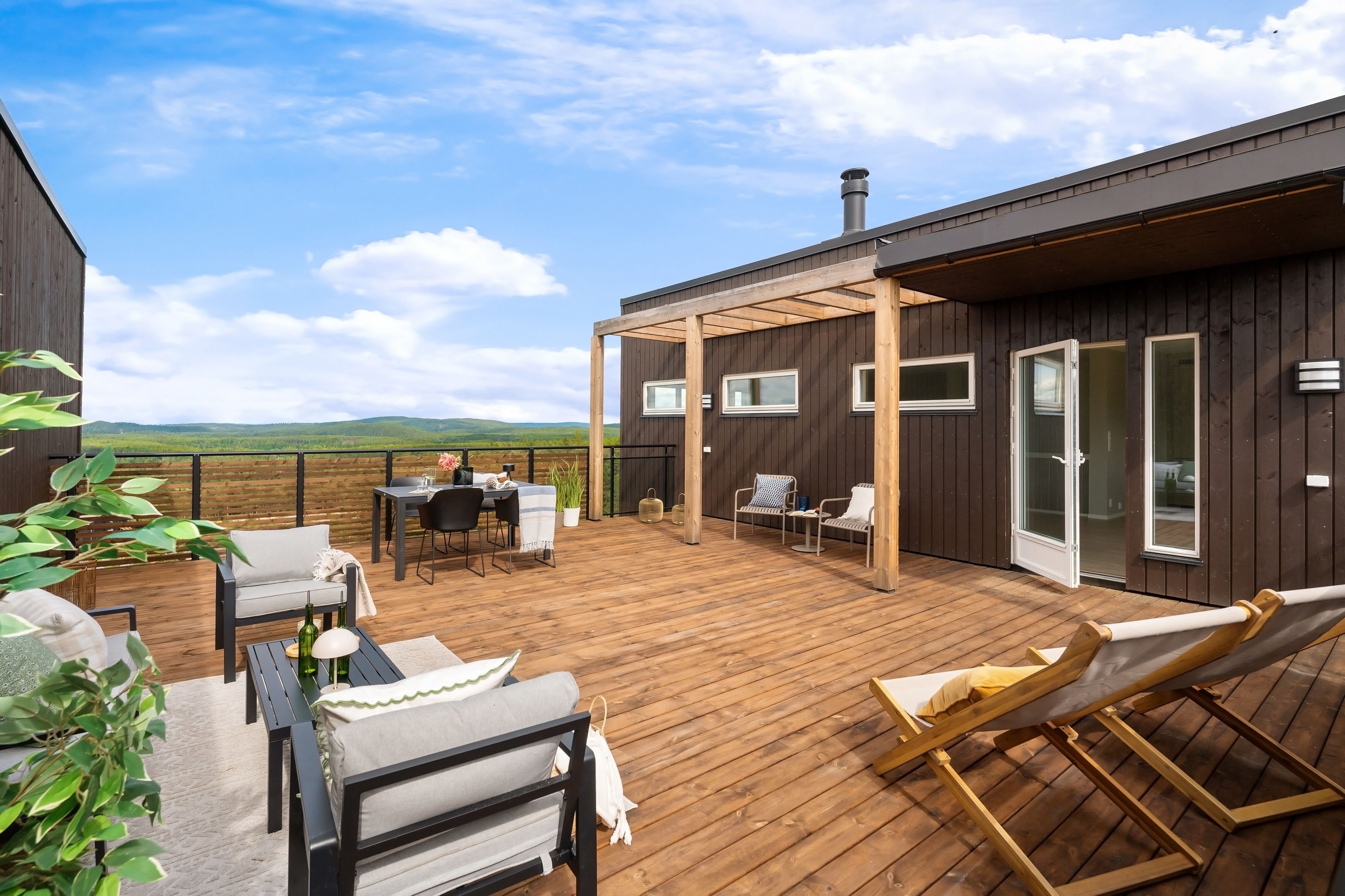 Foto av terrasse i enebolig i kjede på Løkenåsen platå