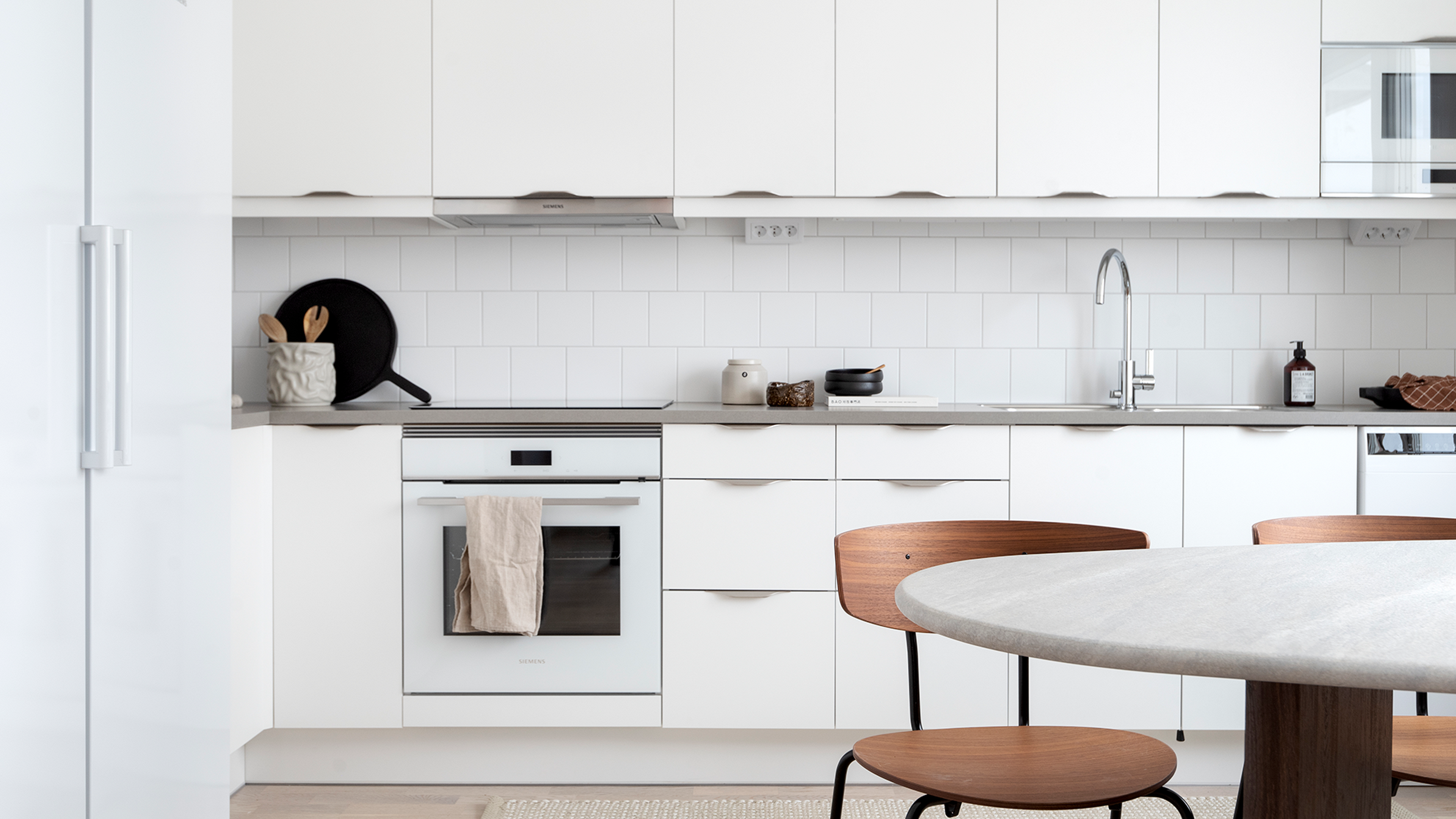 Ljust och fint kök - perfekt för goda måltider