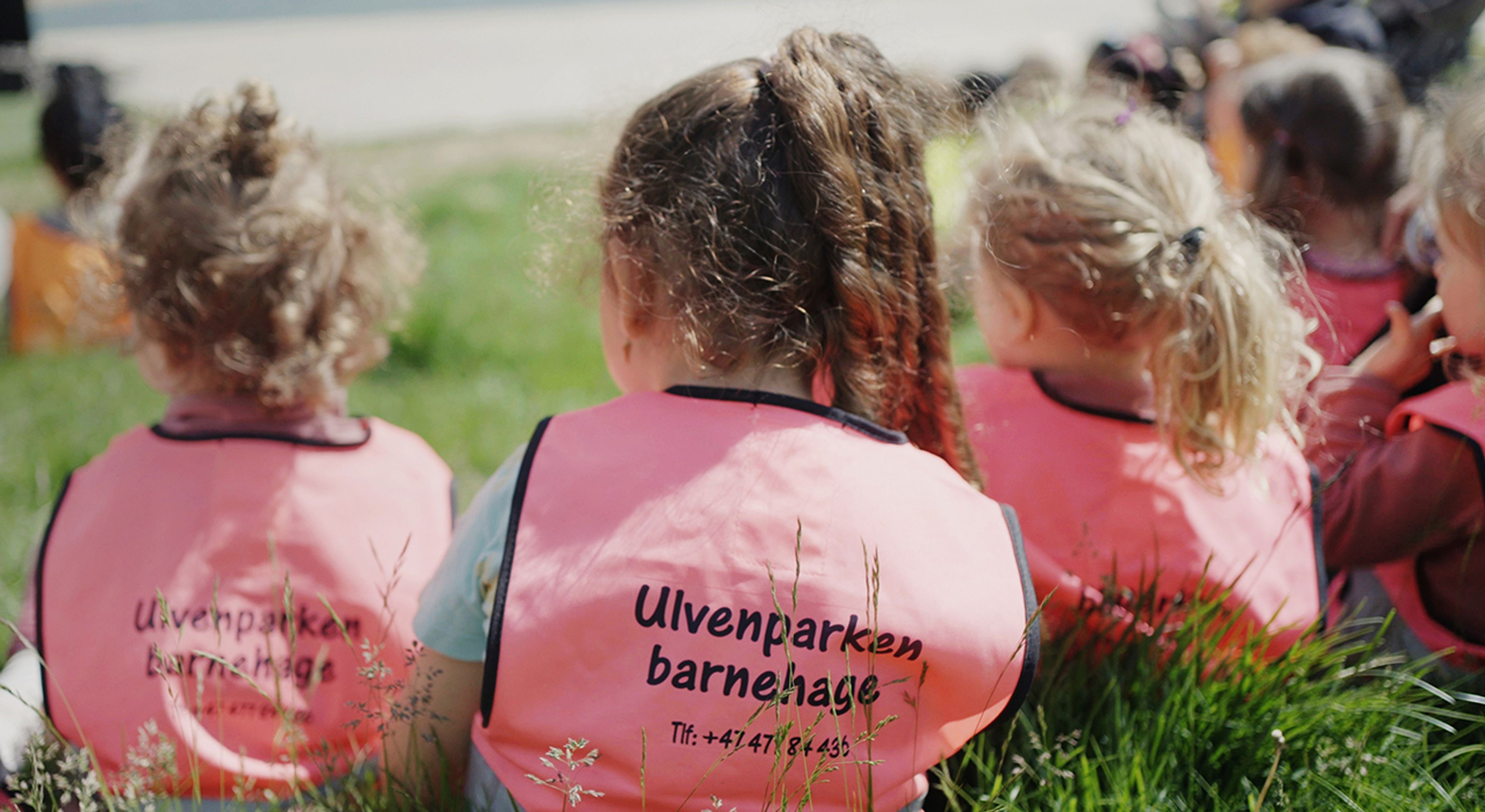 Ryggen til barnehagebarn fra Ulvenparken barnehage