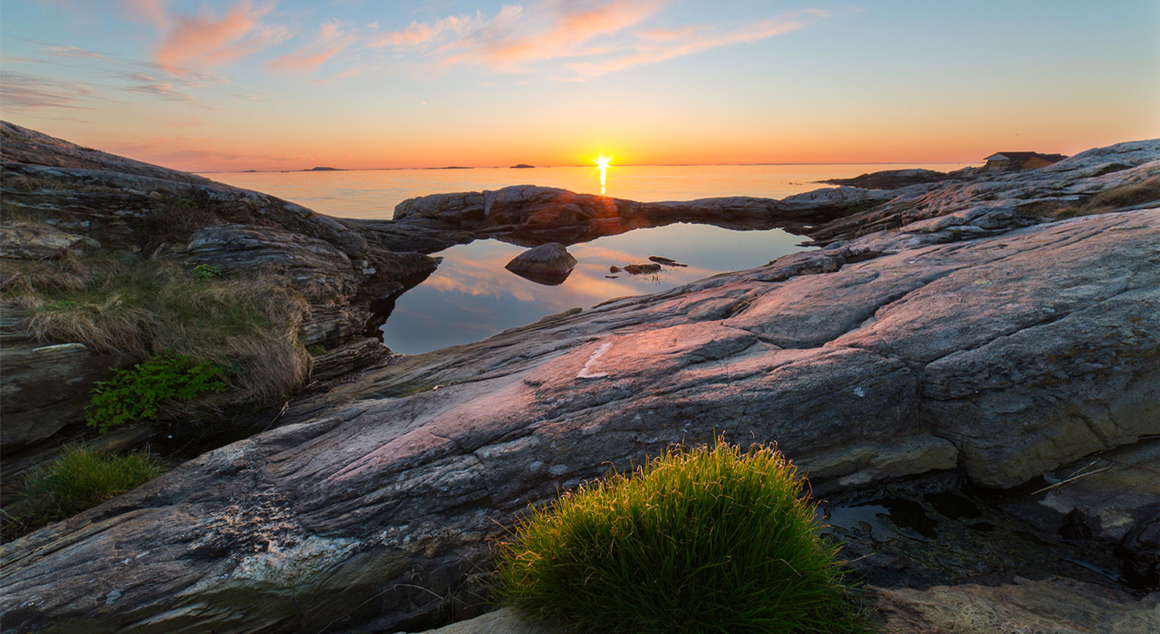 Gresstun i solnedgang.