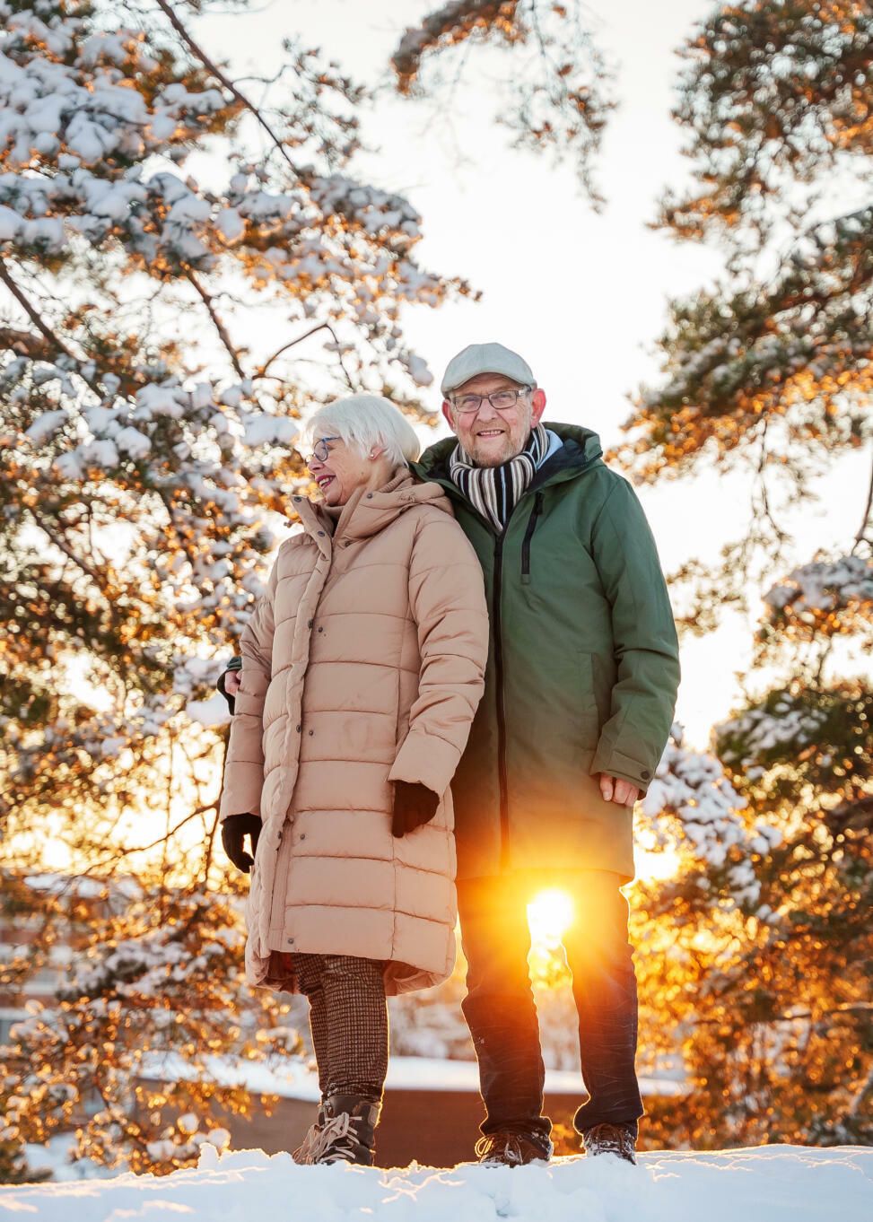 Foto av Svein og Torunn ute om vinteren på Haraldåsen.