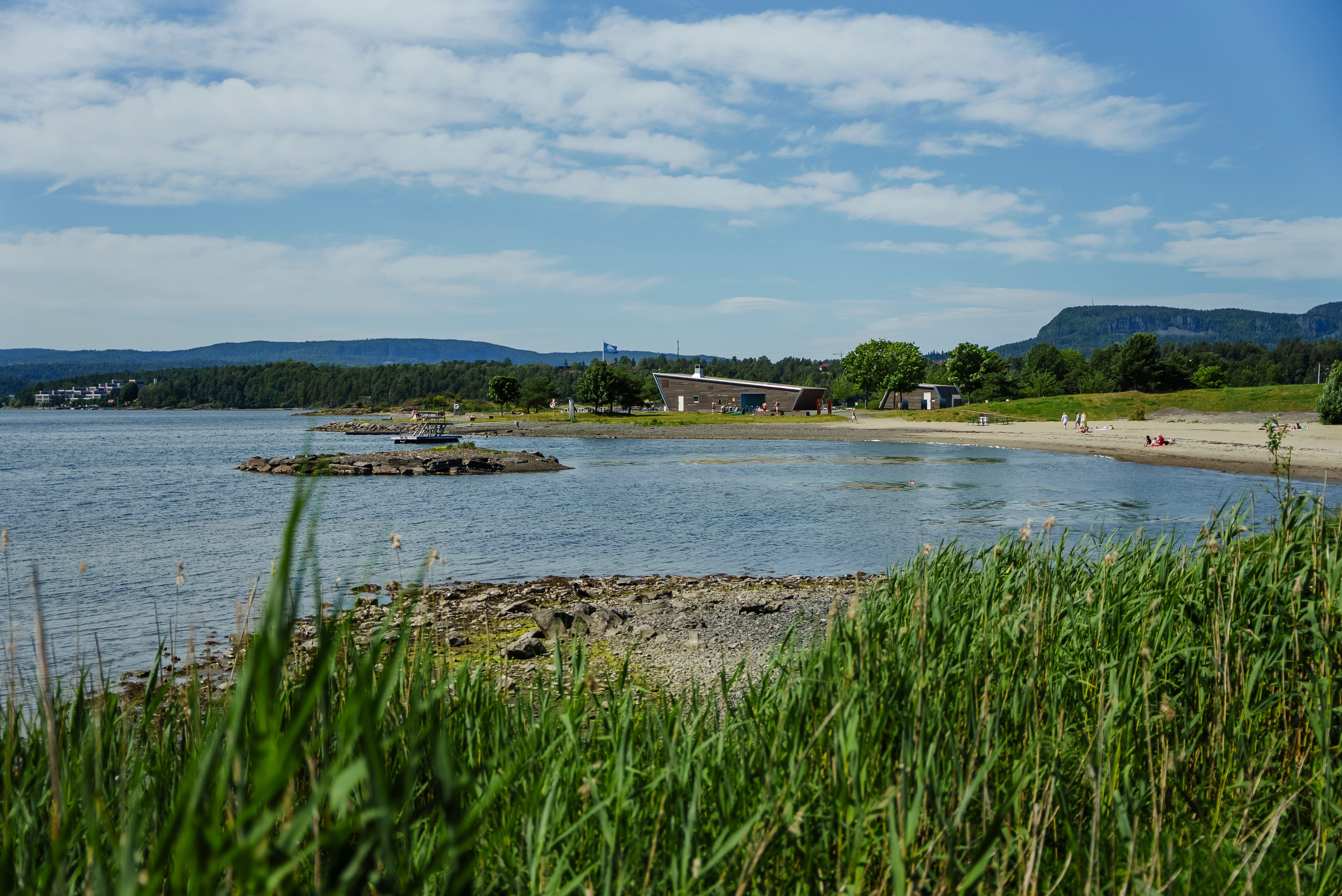 Storøyodden badeplass ligger rett ved.