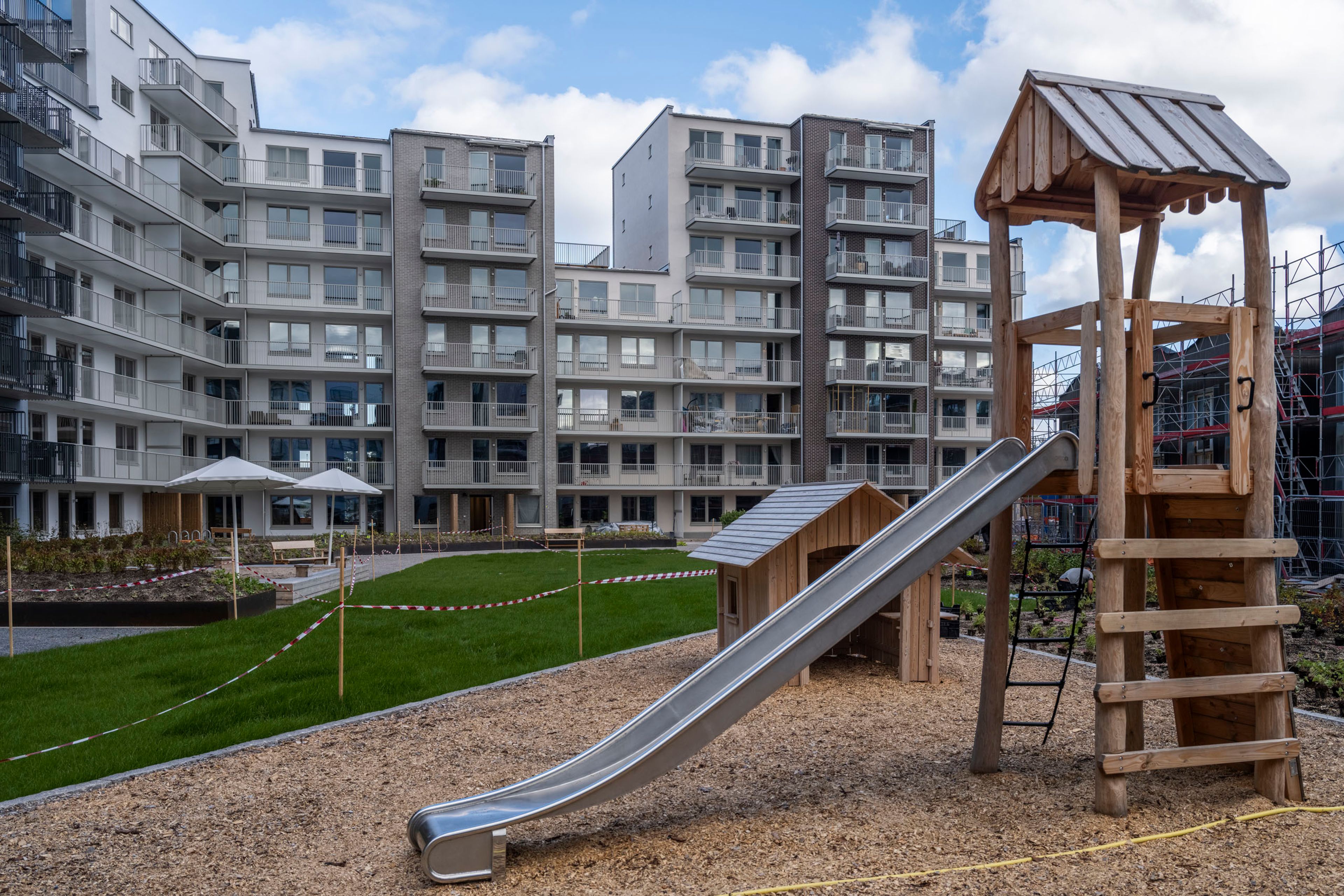 Roslagsporten innergård lekplas