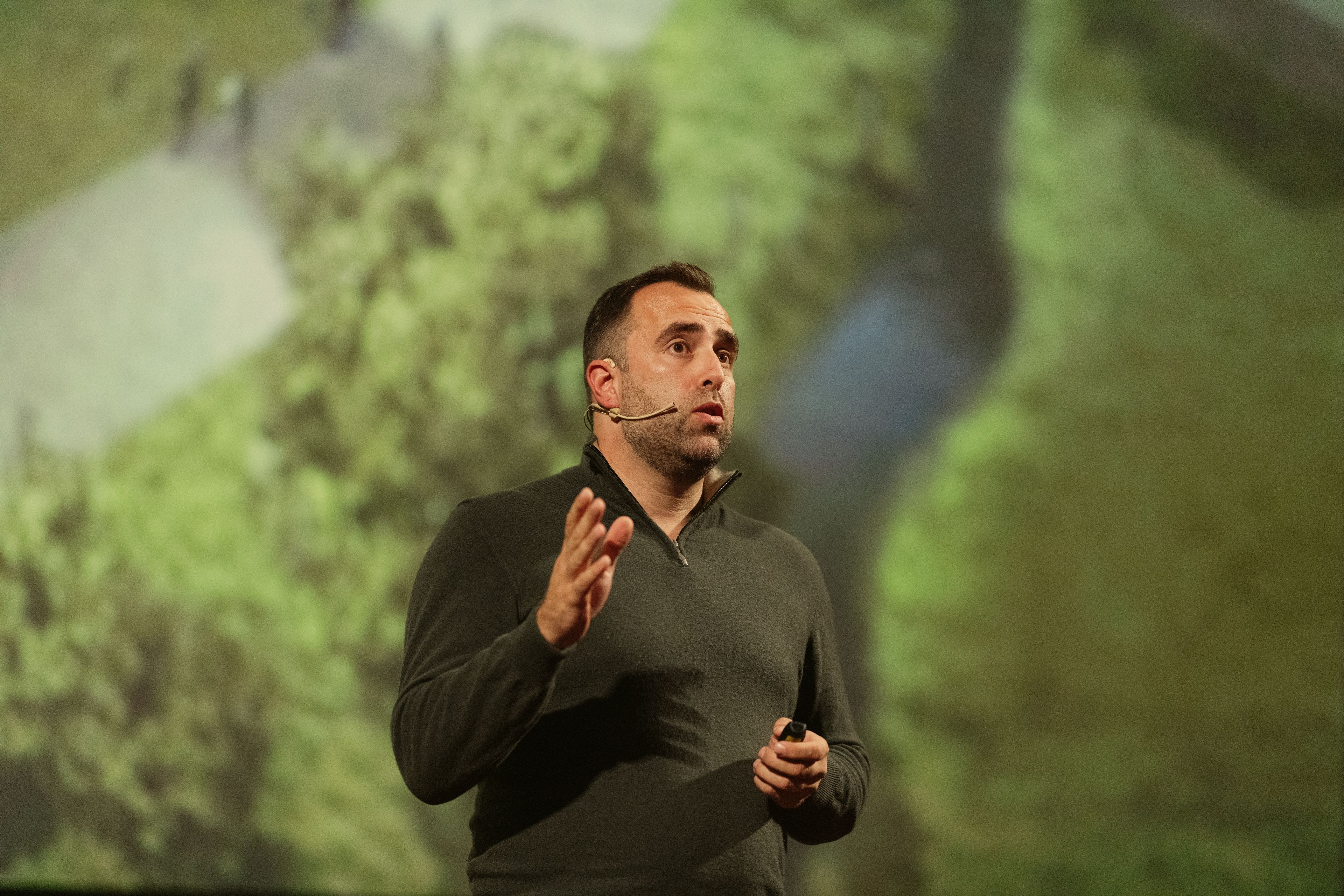 Foto av Safurudin Mahic på scenen