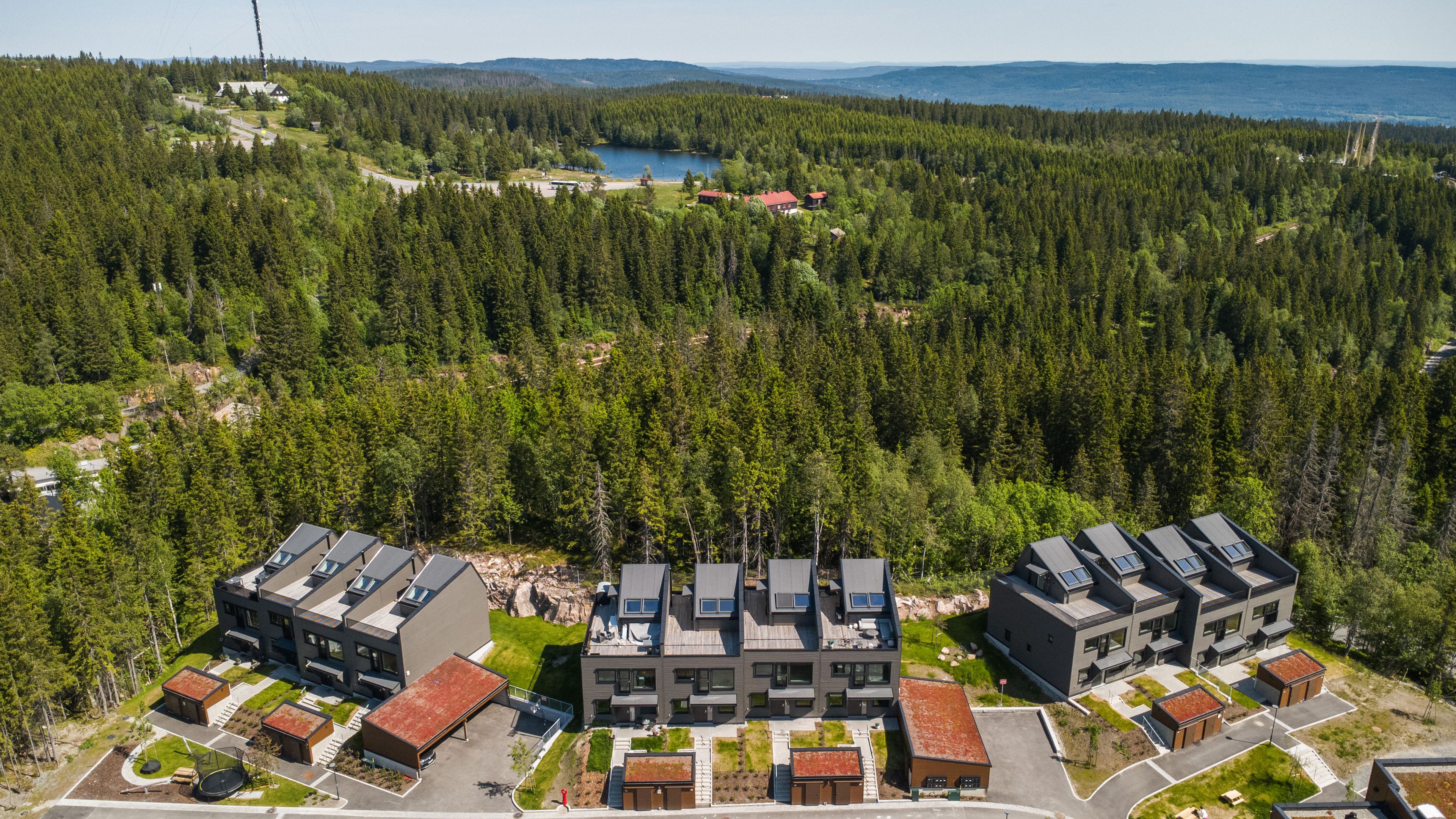 Dronebilde av boliger i Ullveien 17.