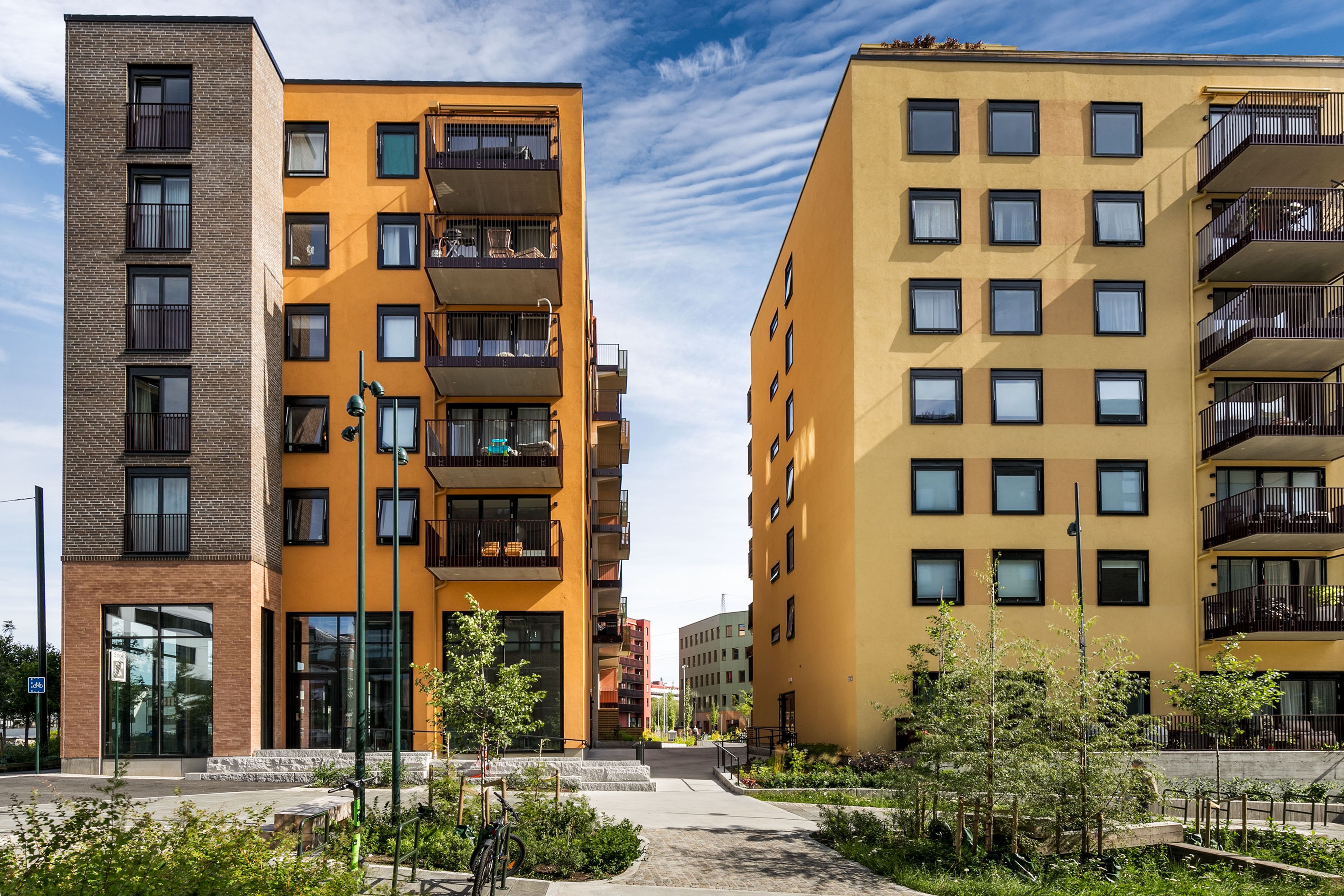 Bilde av den gule fasaden.