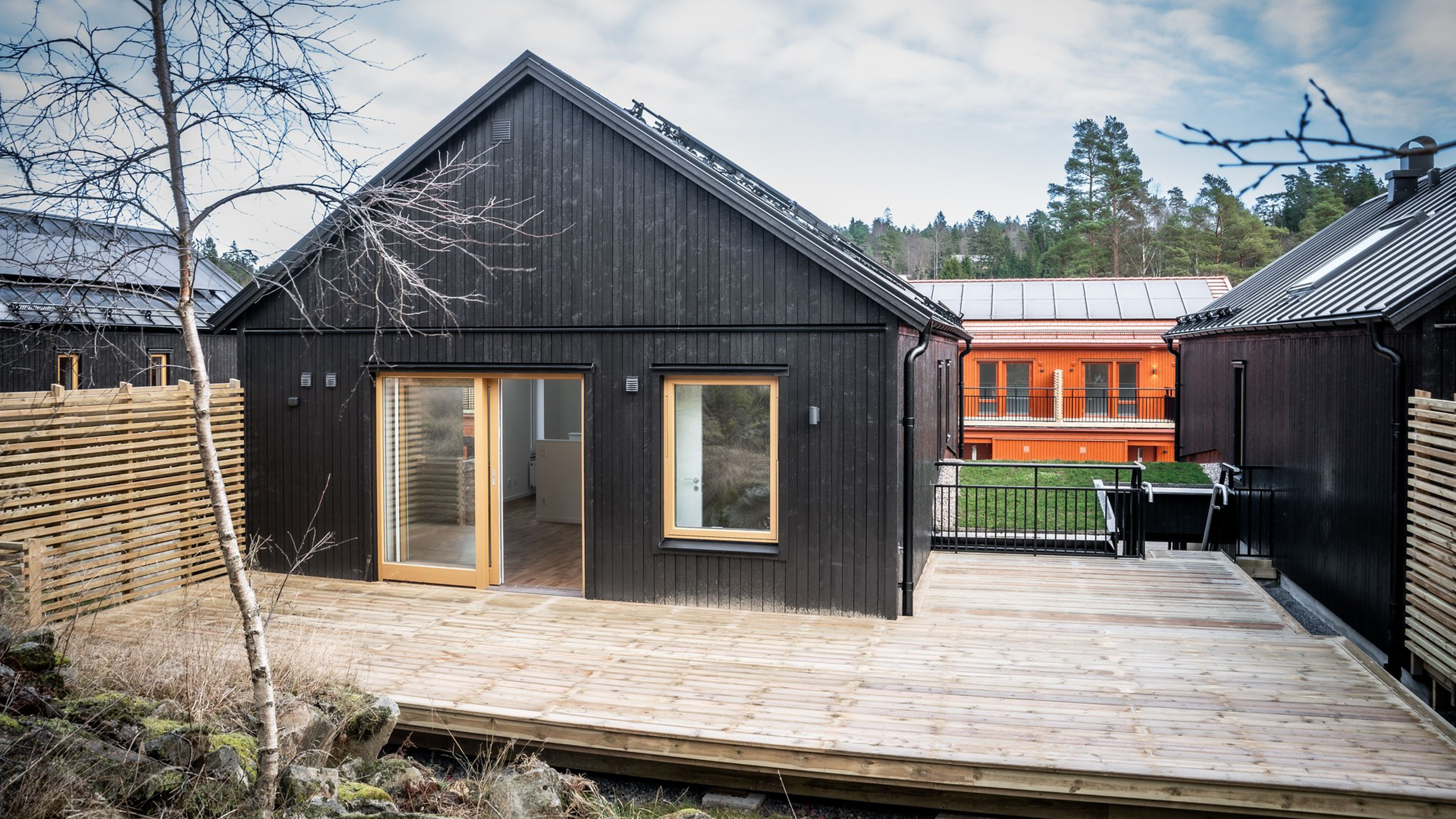 Våra fina kedjehus från baksidan.