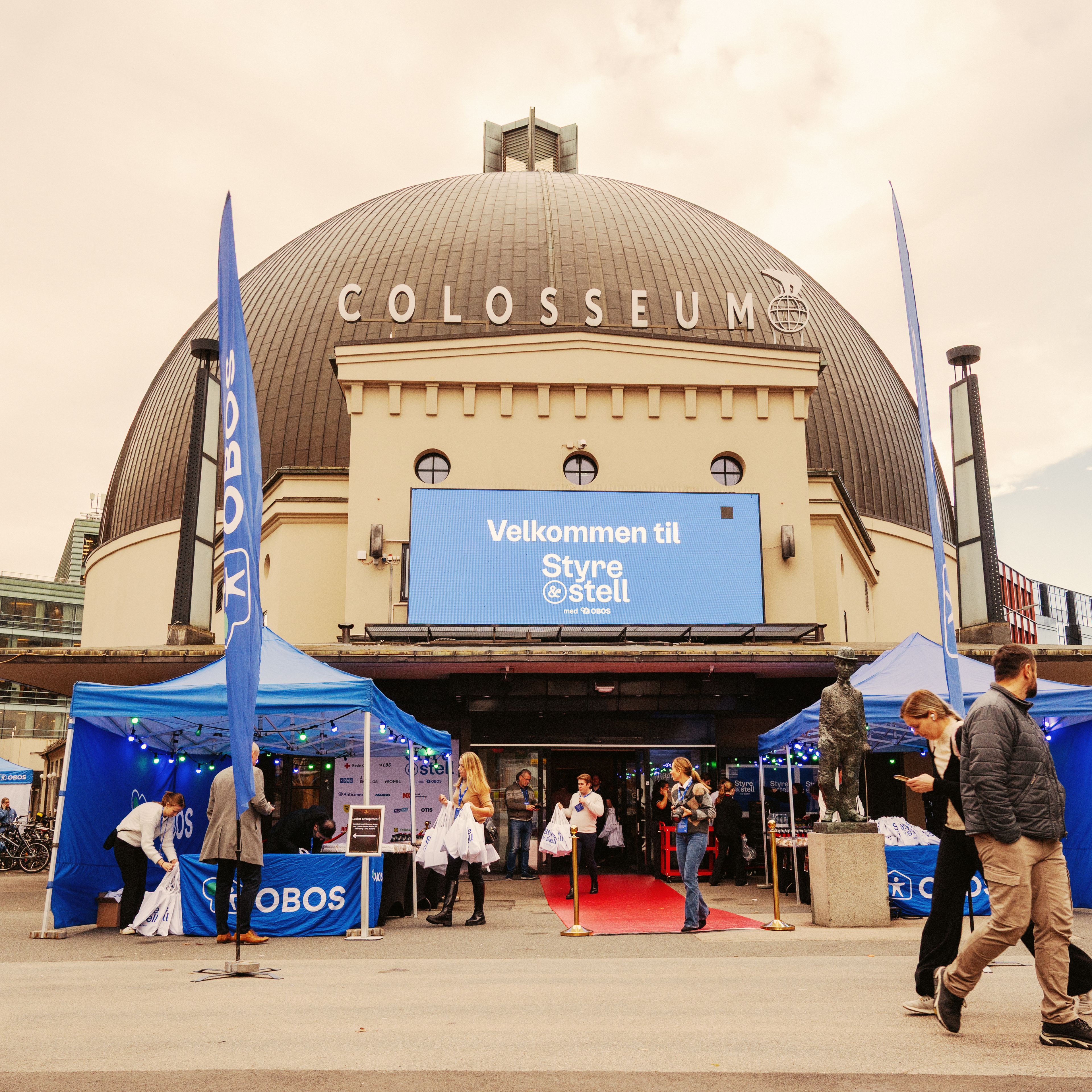 Utsiden av Colosseum som huser seminaret Styre og stell.