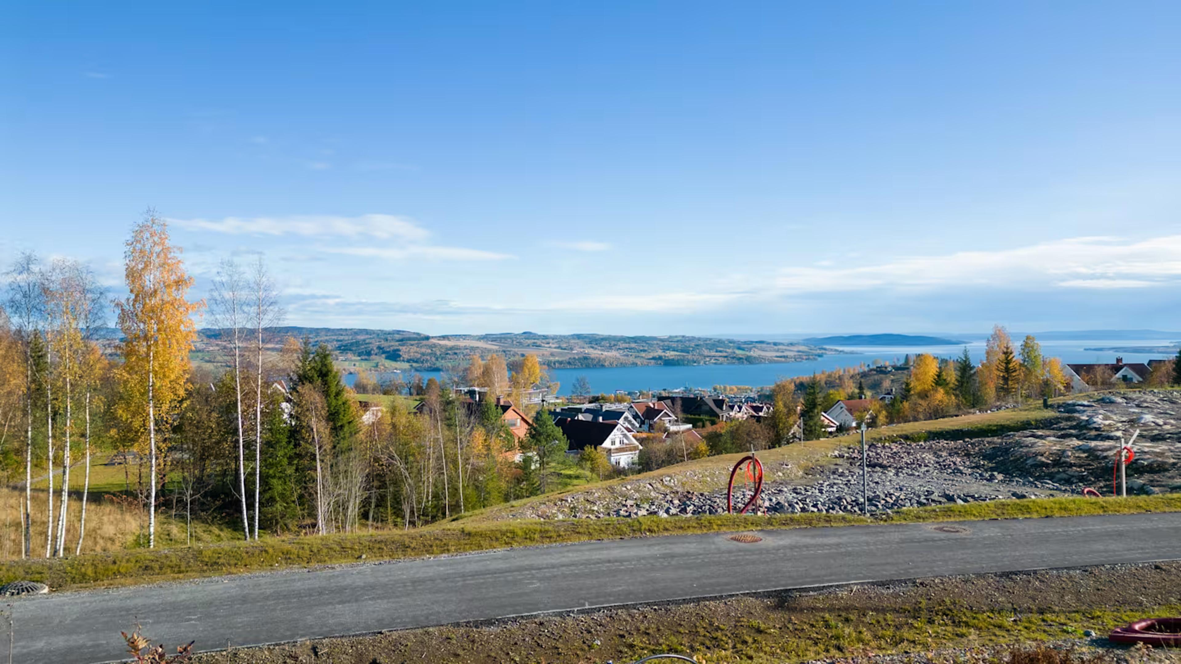 Bilde fra tomt 1, tatt 19.10.2023.

