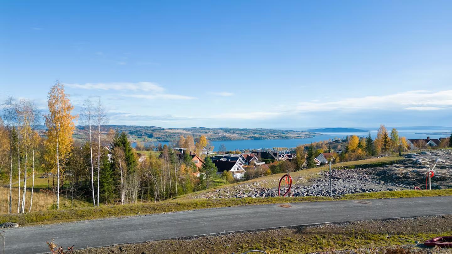 Bilde fra tomt 1, tatt 19.10.2023.