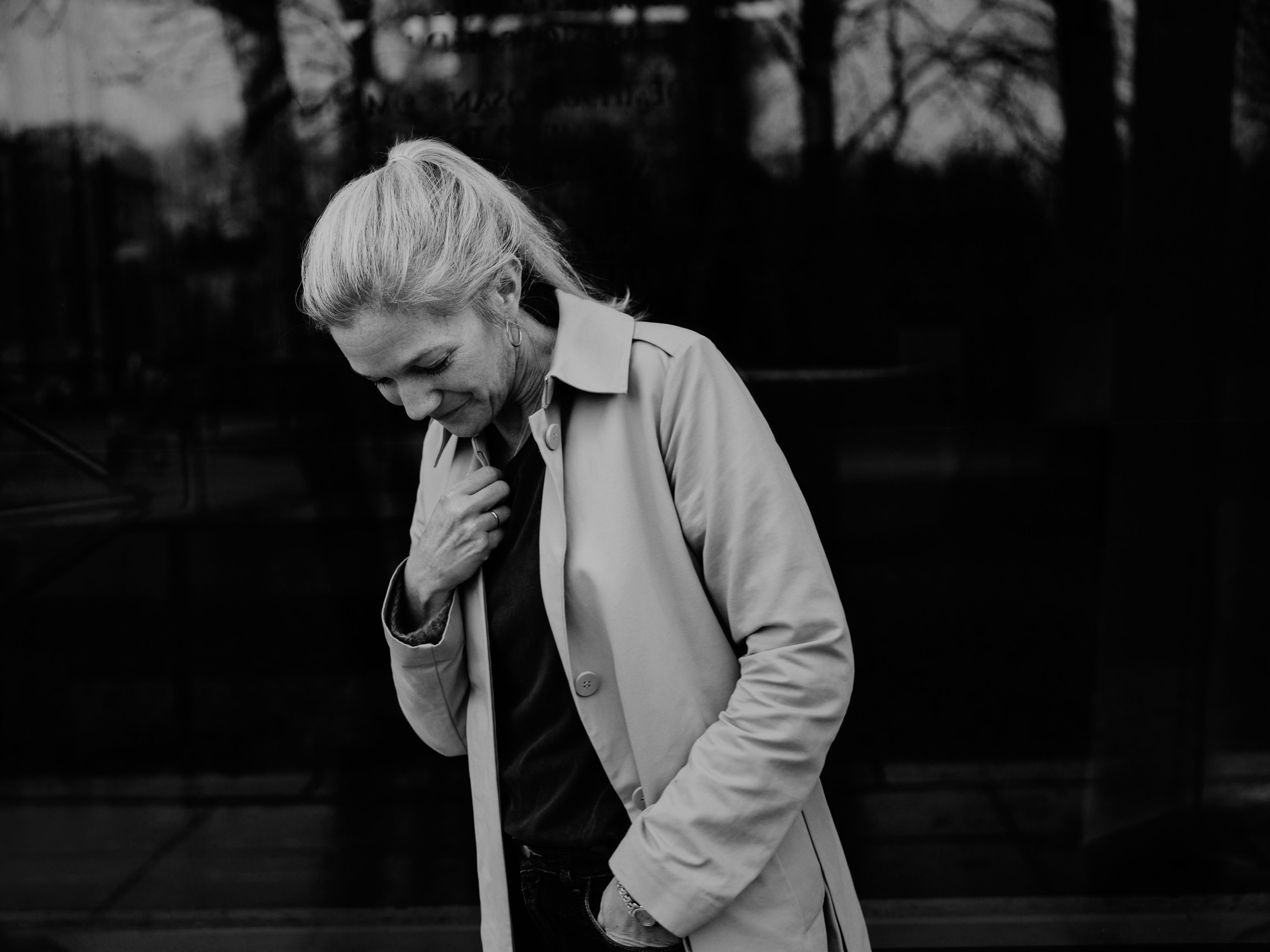 Svart/hvitt foto av Maja Lunde.