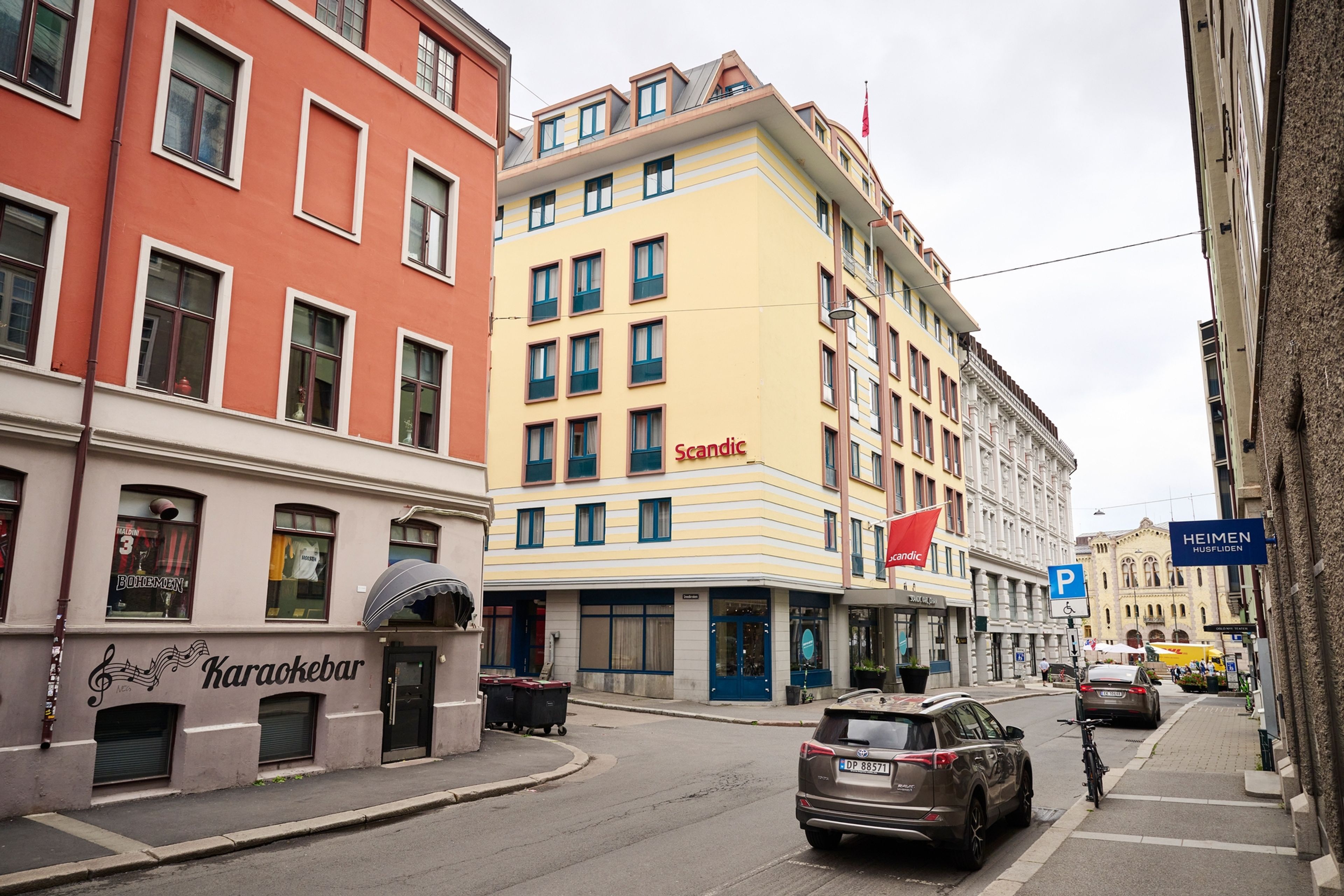 Fasaden og inngangspartiet til Scandic Karl Johan i Arbeidergata 4 i Oslo.