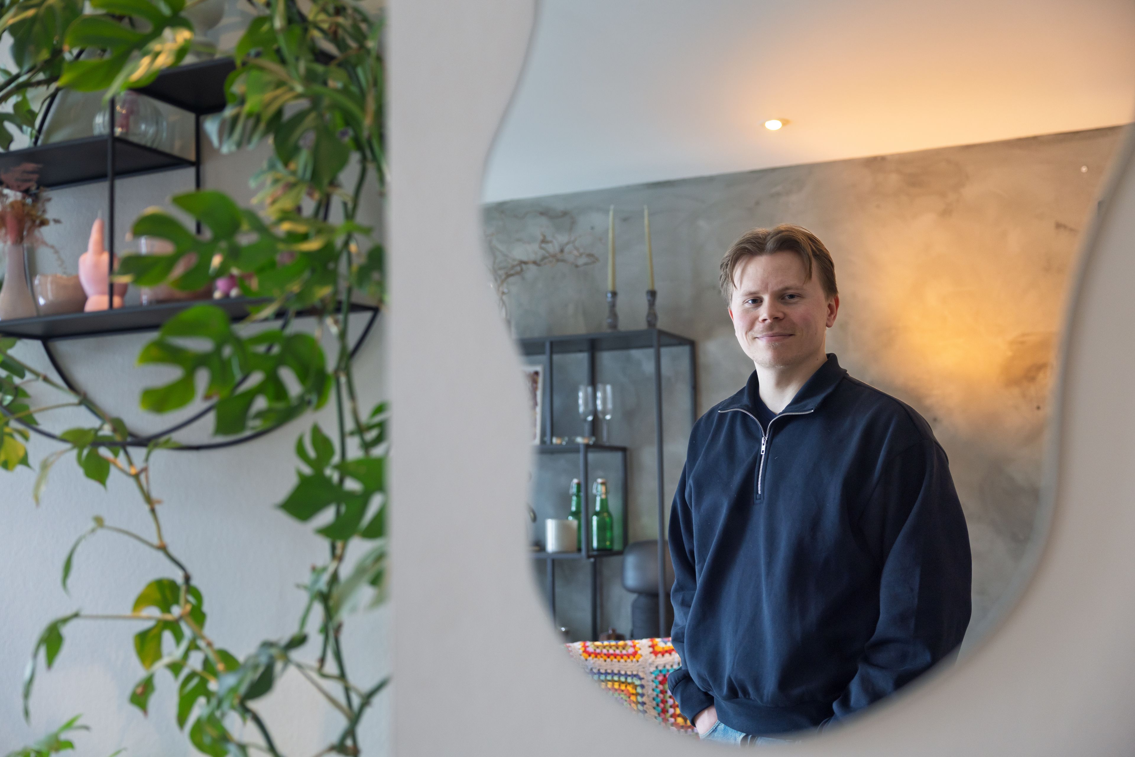 Portrettbilde av Iben gjennom et speil.