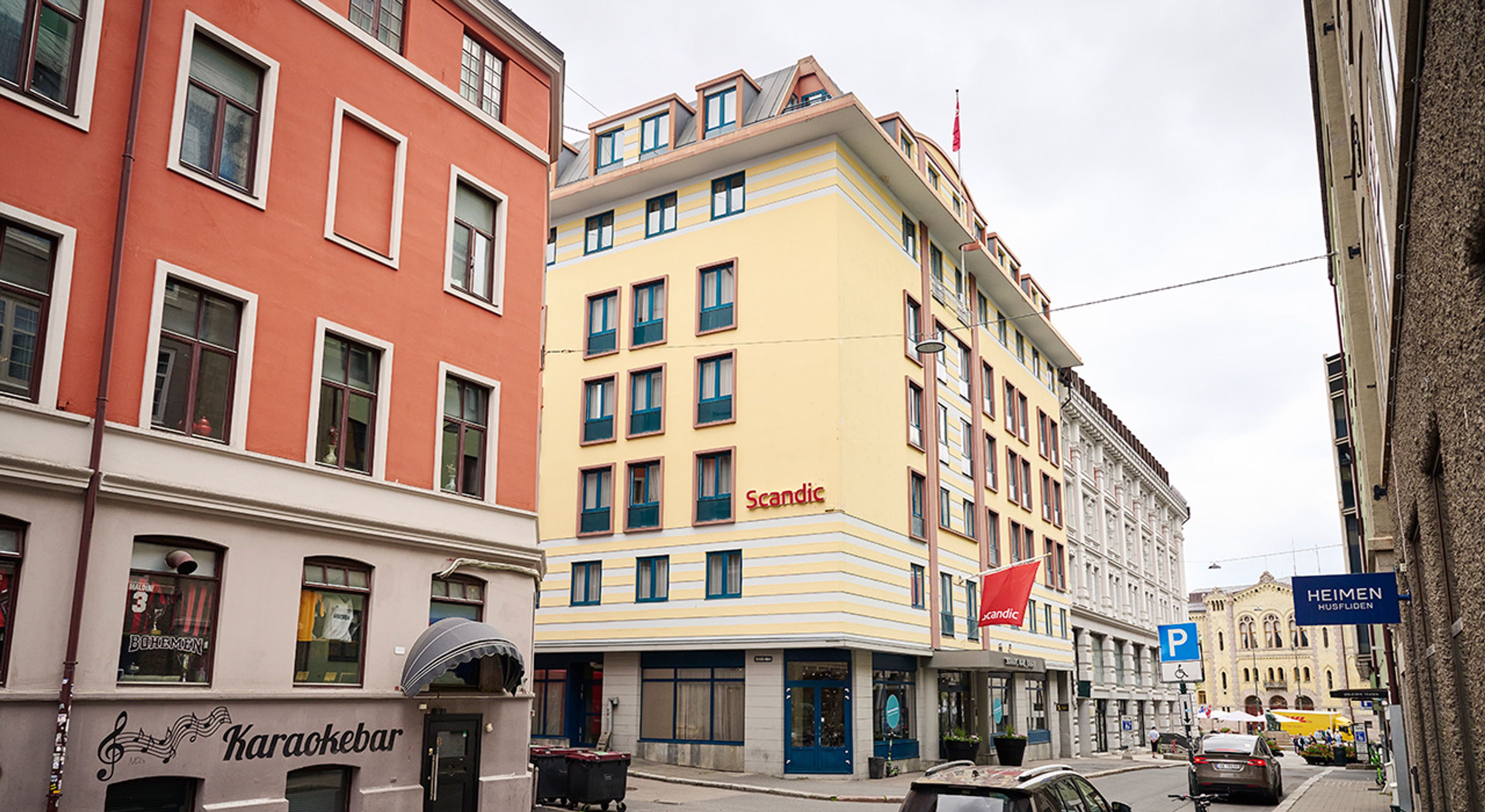Foto av fasaden og inngangspartiet til Scandic Karl Johan i Arbeidergata 4 i Oslo.