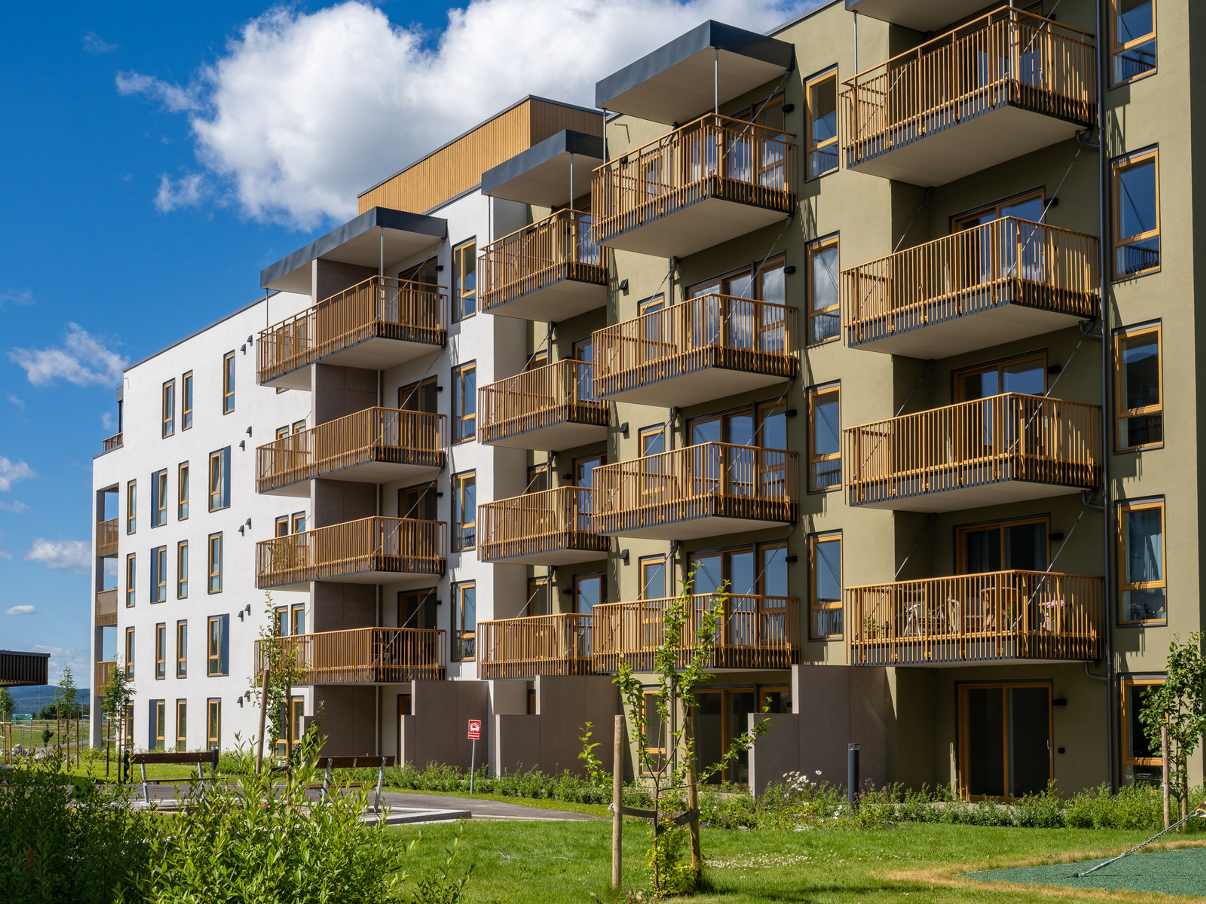 Bilde av balkonger og uteområder utenfor Bygg C i Asper Hageby.