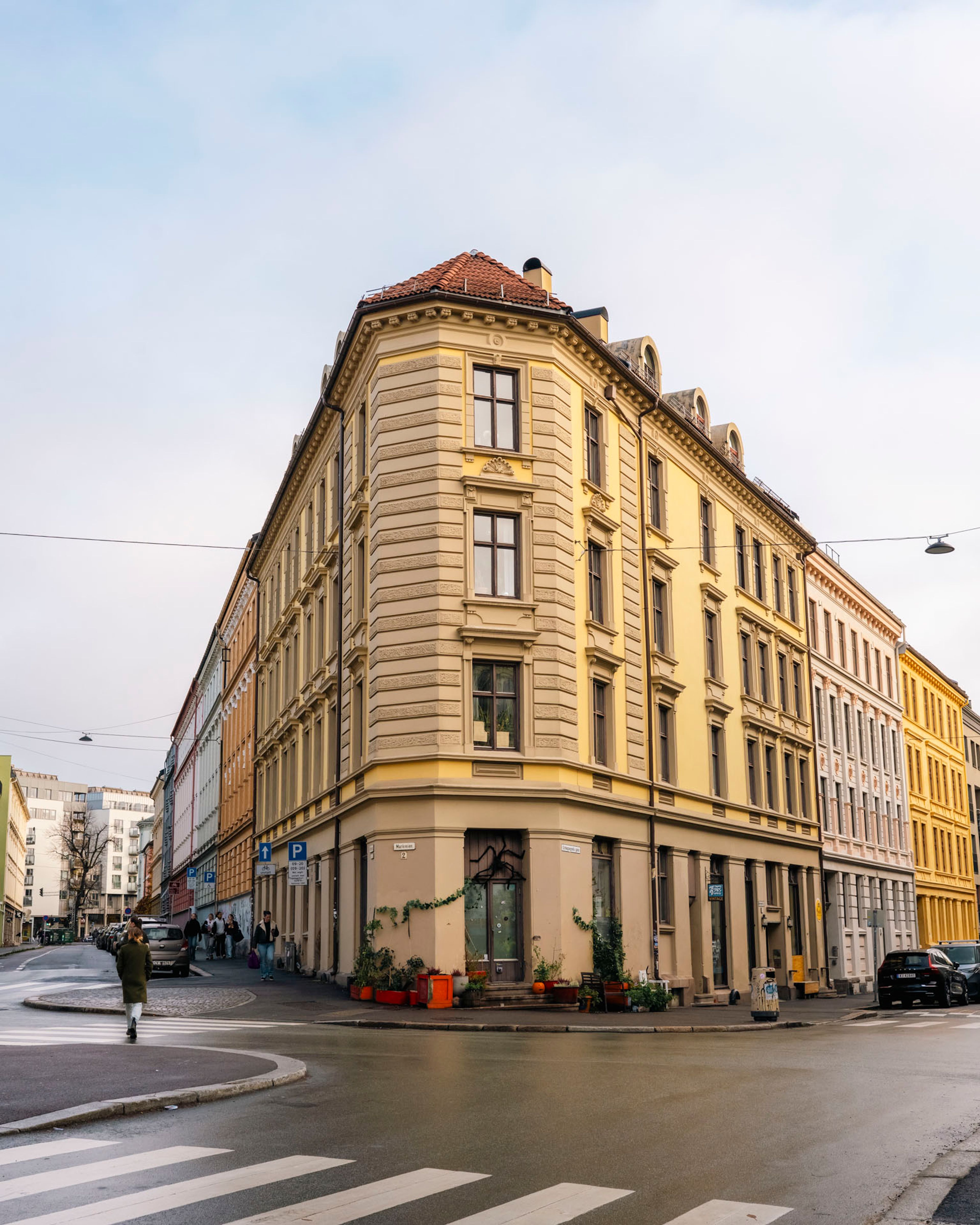 Fasaden til bygården i Markveien 2 på hjørnet av Grünerløkka i Oslo.