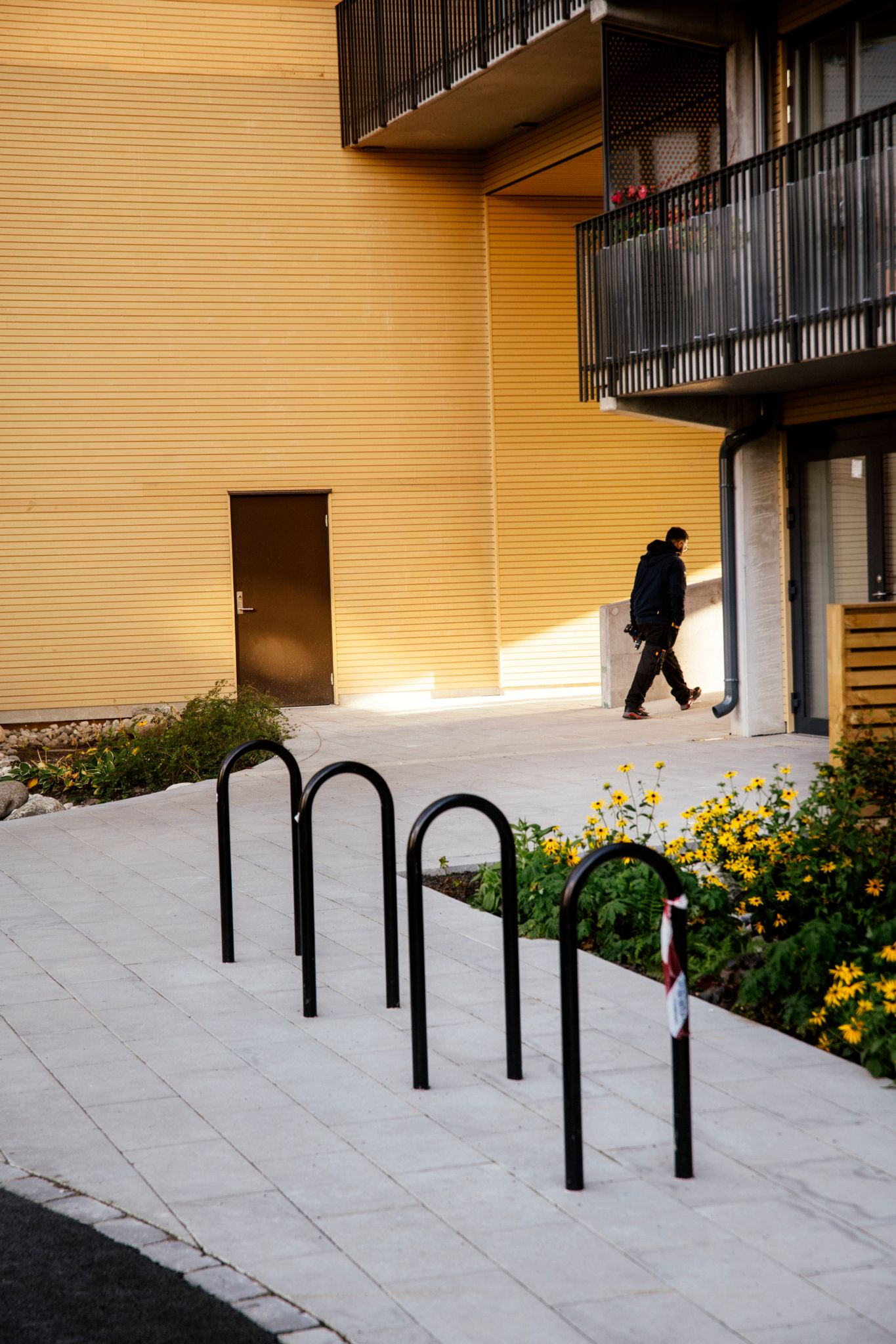 Inngangspartiet og gangvei til uterommet på Ulven