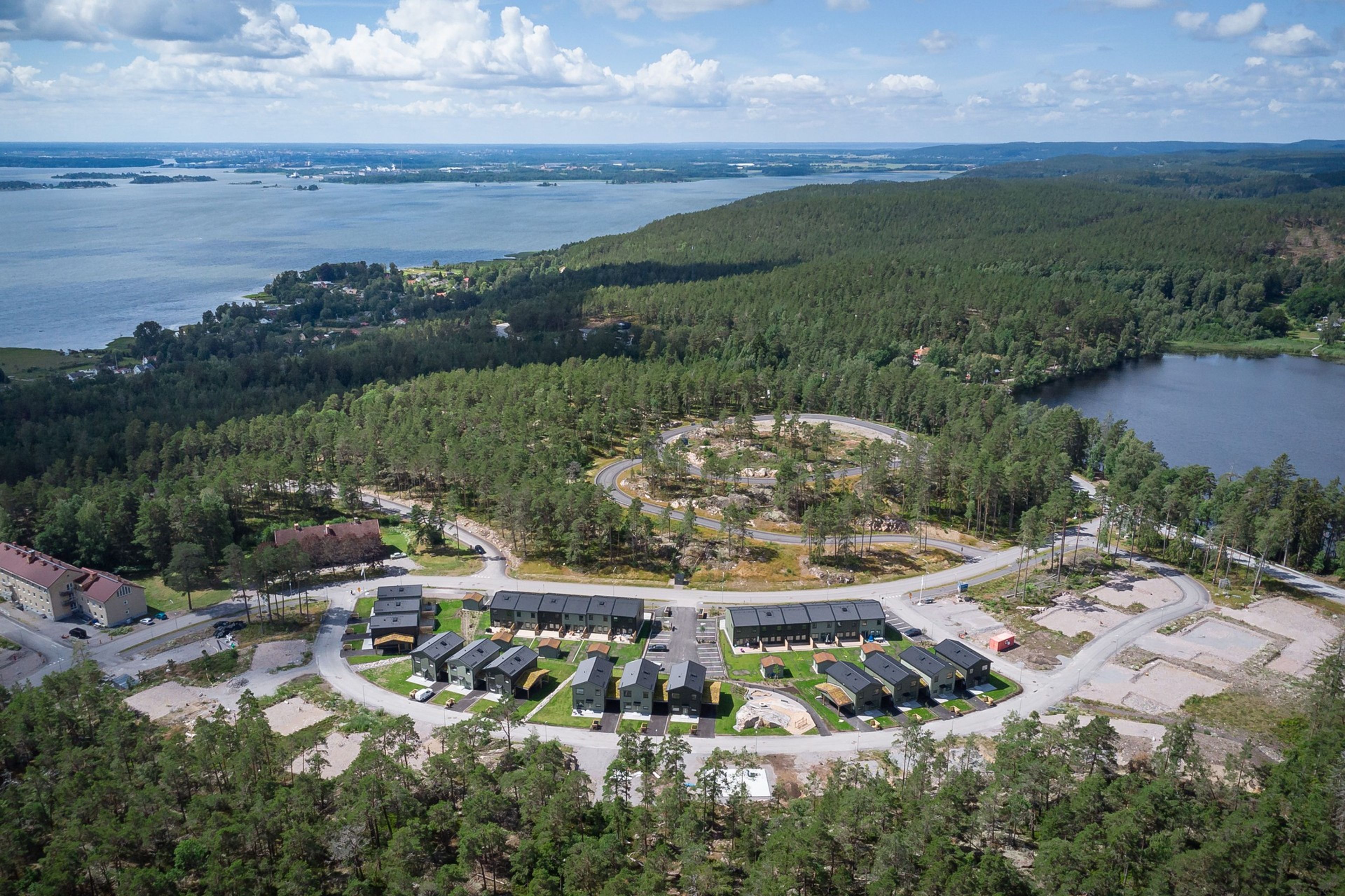 Flygfoto över OBOS bostäder och tomter i Torsviken