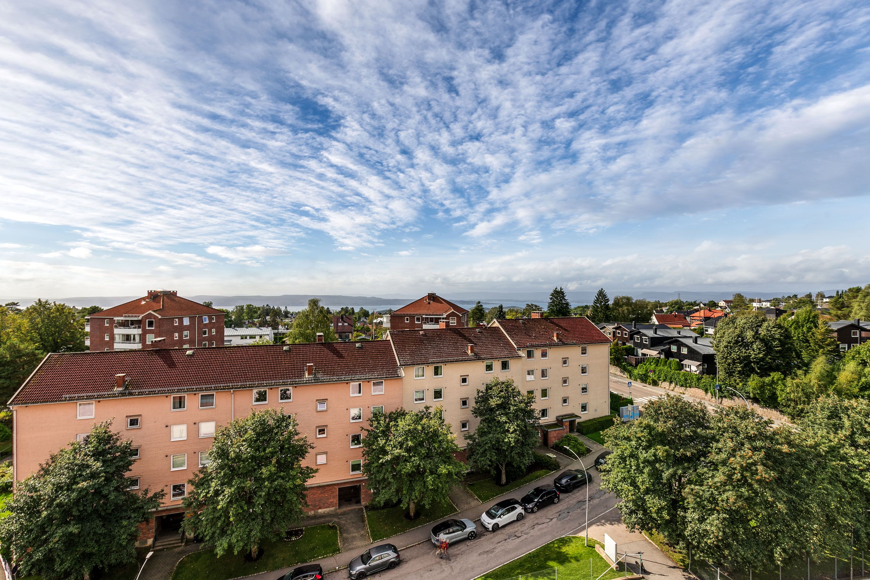 Foto av utsyn fra leilighet.