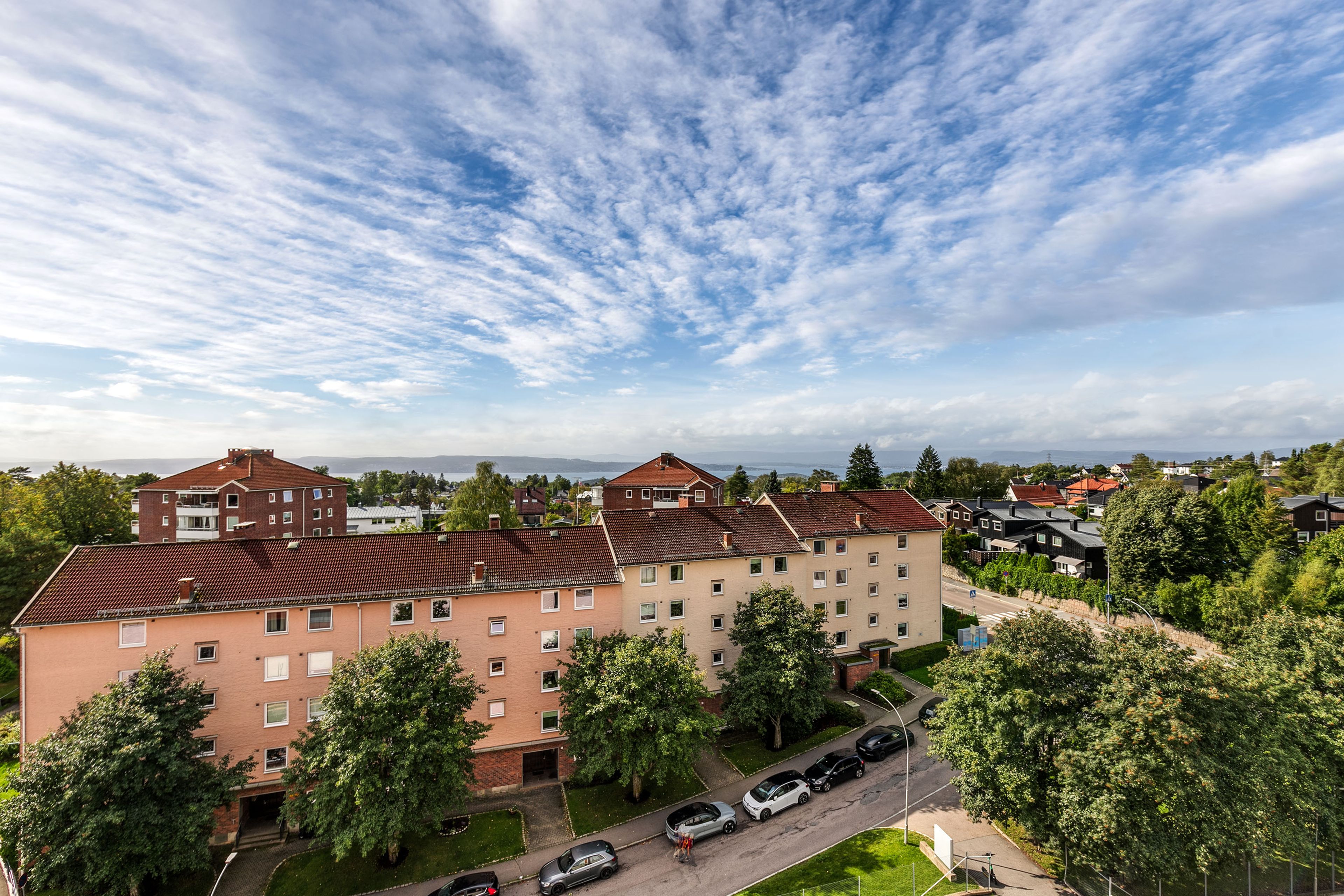 Foto av utsyn fra leilighet.