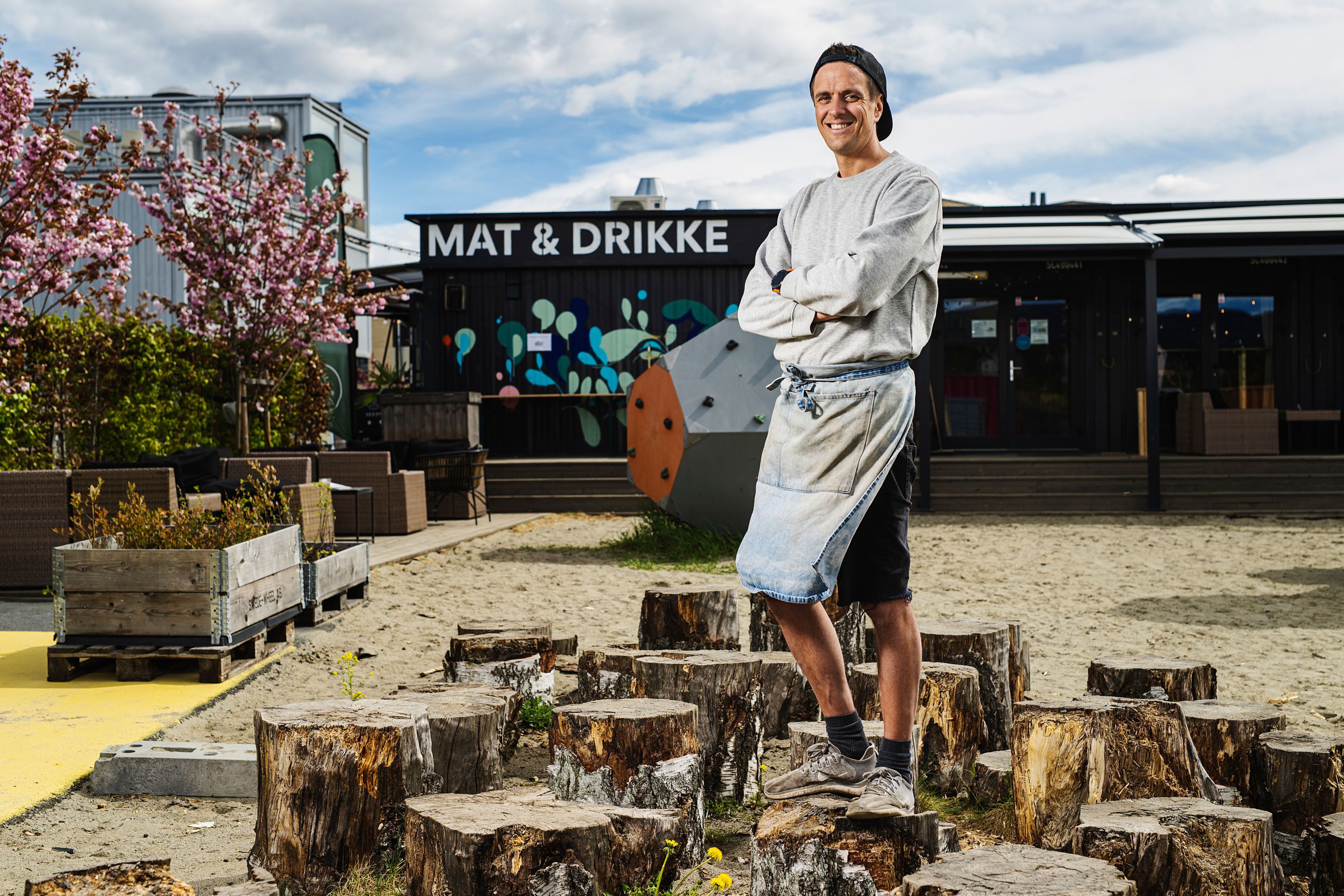 Portrett av Parmann, han som driver den plantebaserte kaféen Seeds på Punkt Fornebu.