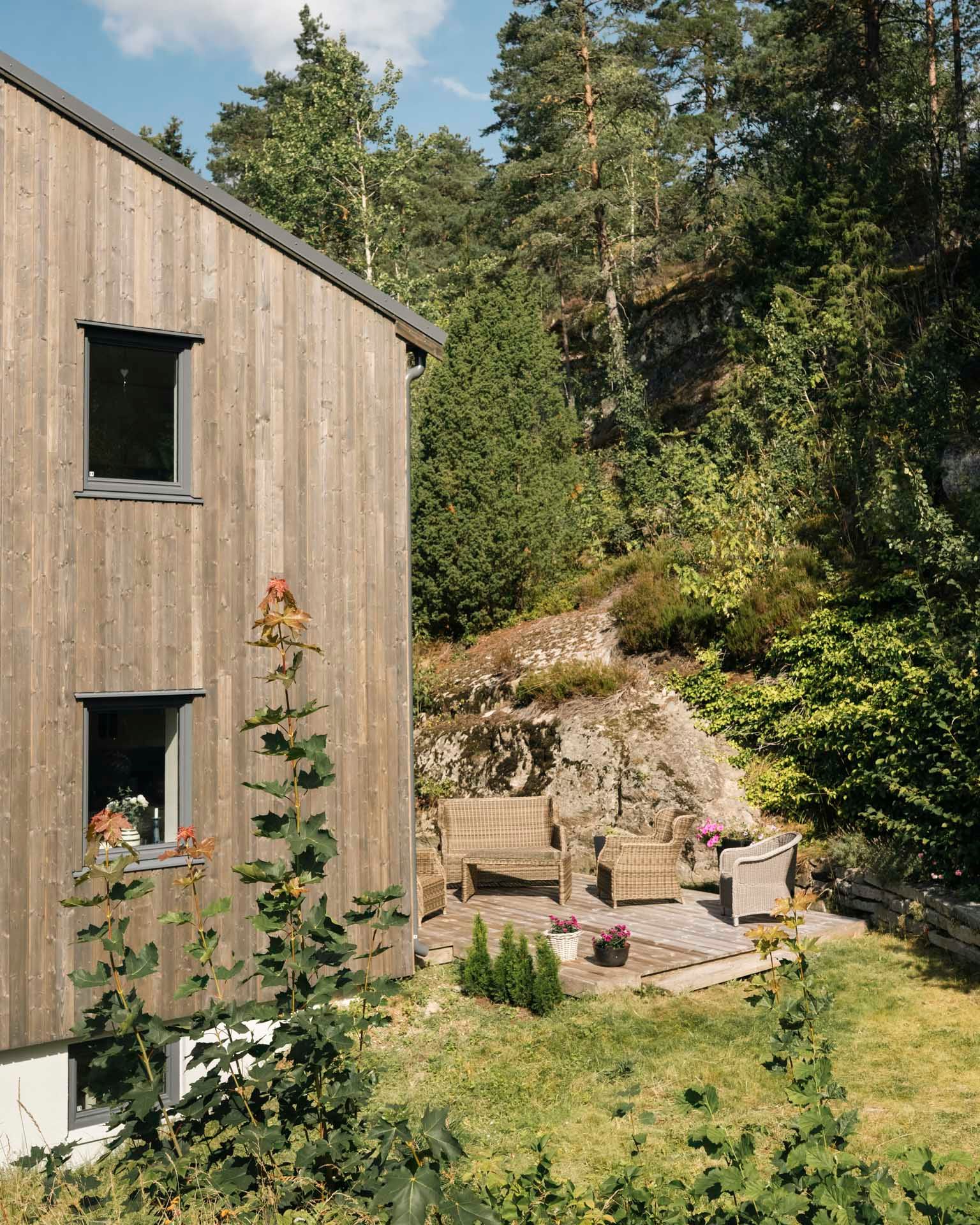 Hyggelig uteplass utenfor bolig