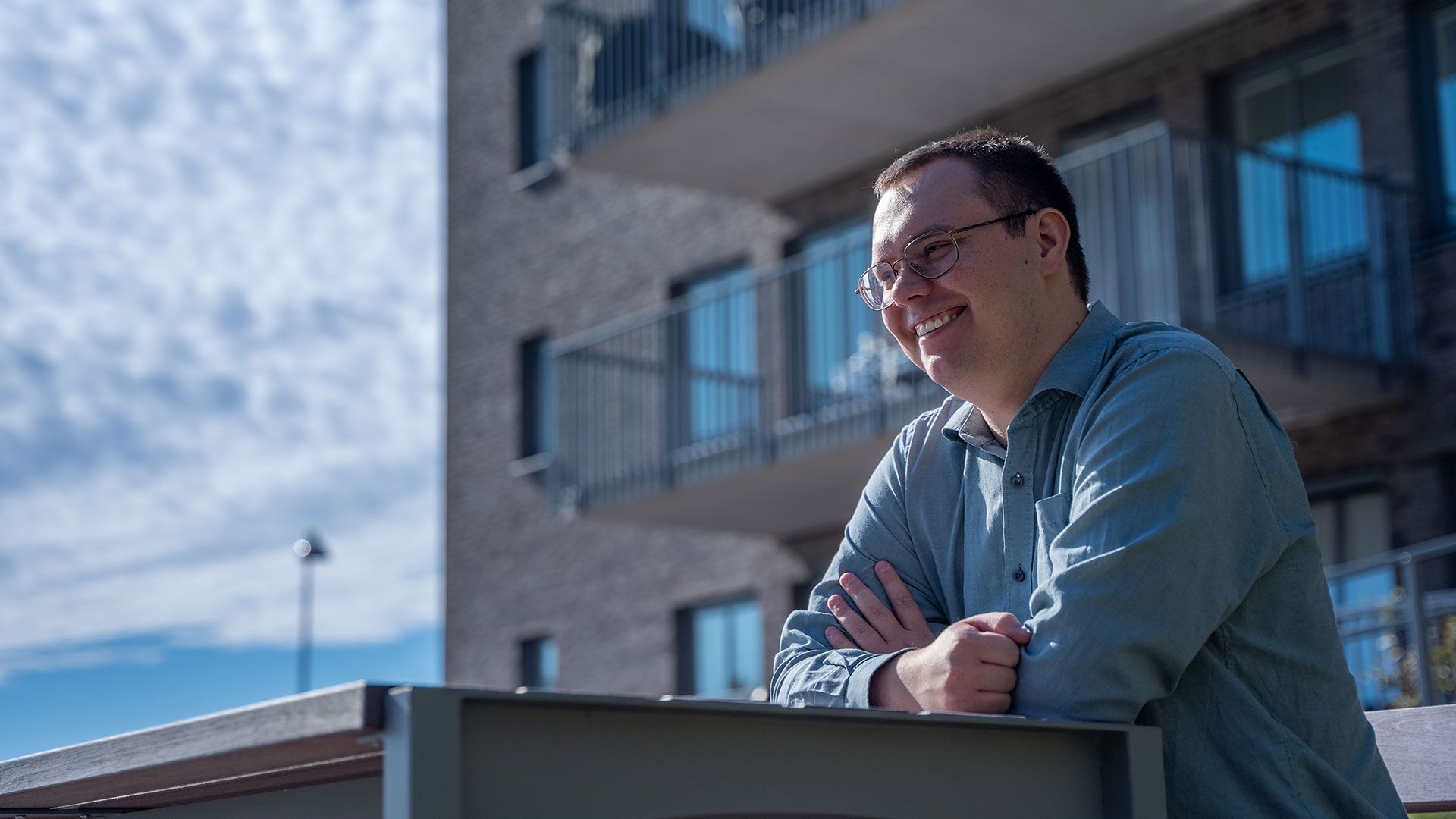 Bild på Johan på sin balkong i Prefekten