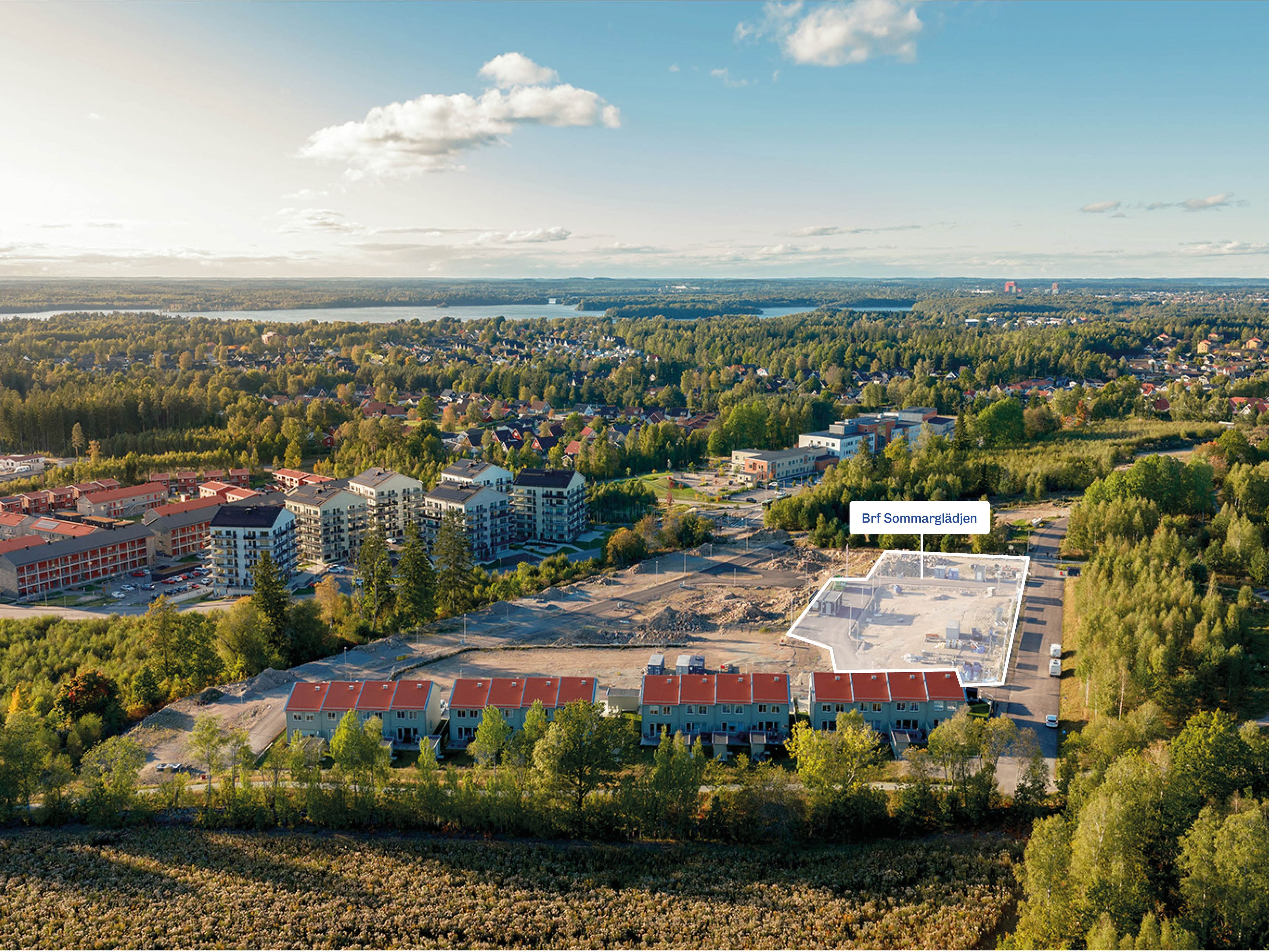 Flygfoto över Brf Vårglimten och Brf Sommarglädjen på Telestadshöjden