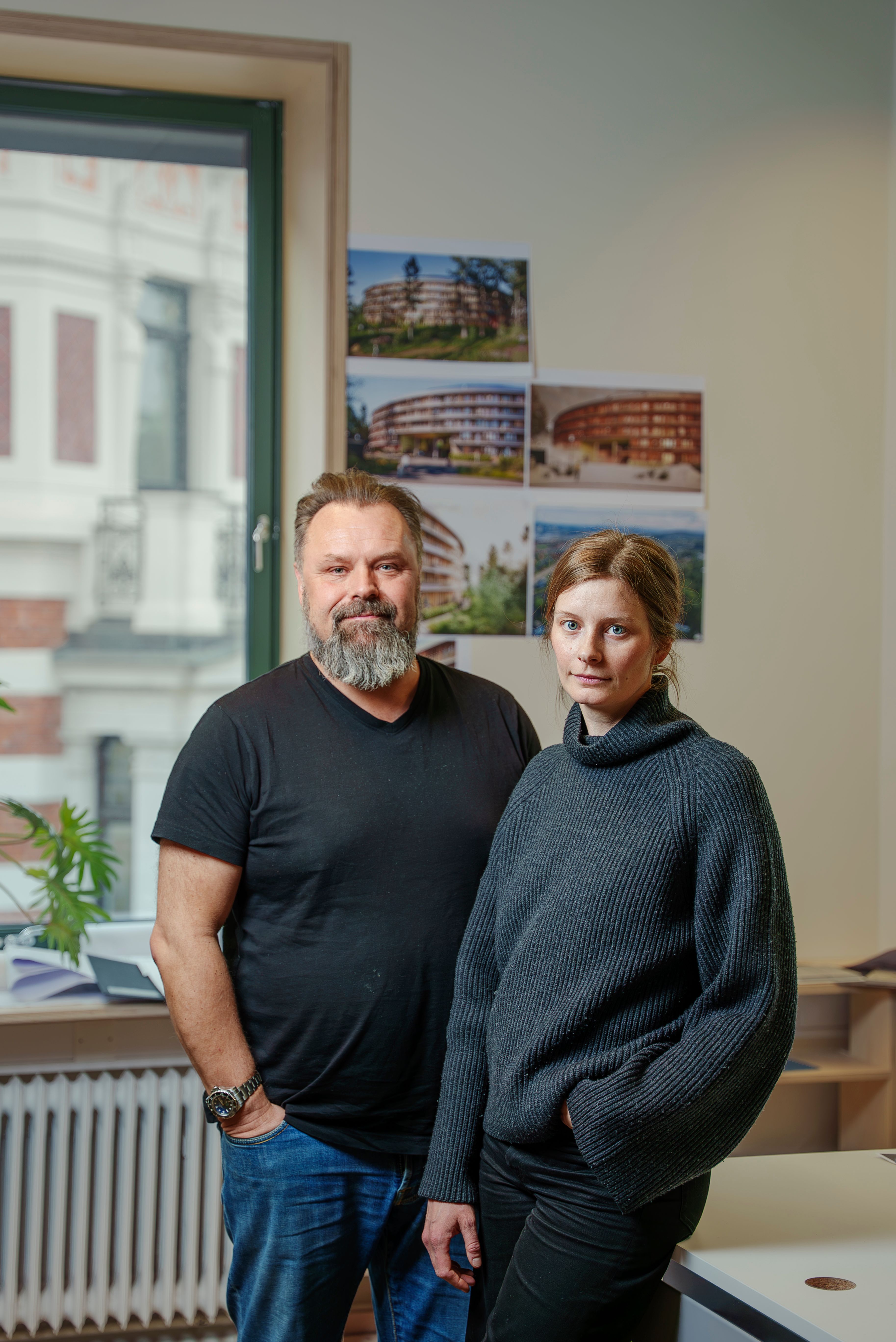 Oen er tegnet av CODE Arkitektur. Her ser du partner og arkitekt Bjarne Ringstad og arkitekt Siri Reisæter Rasmussen.