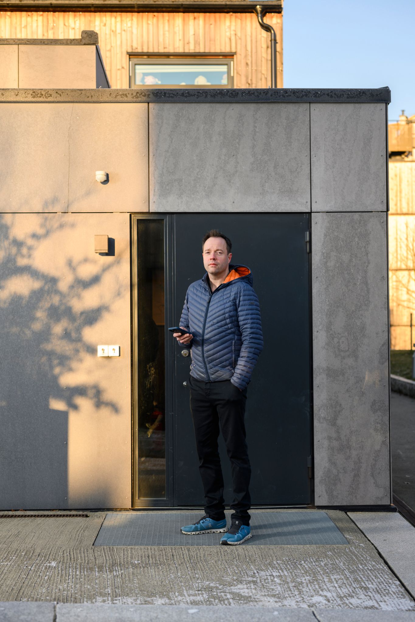Alexander foran døra til heis- og portrommet.
