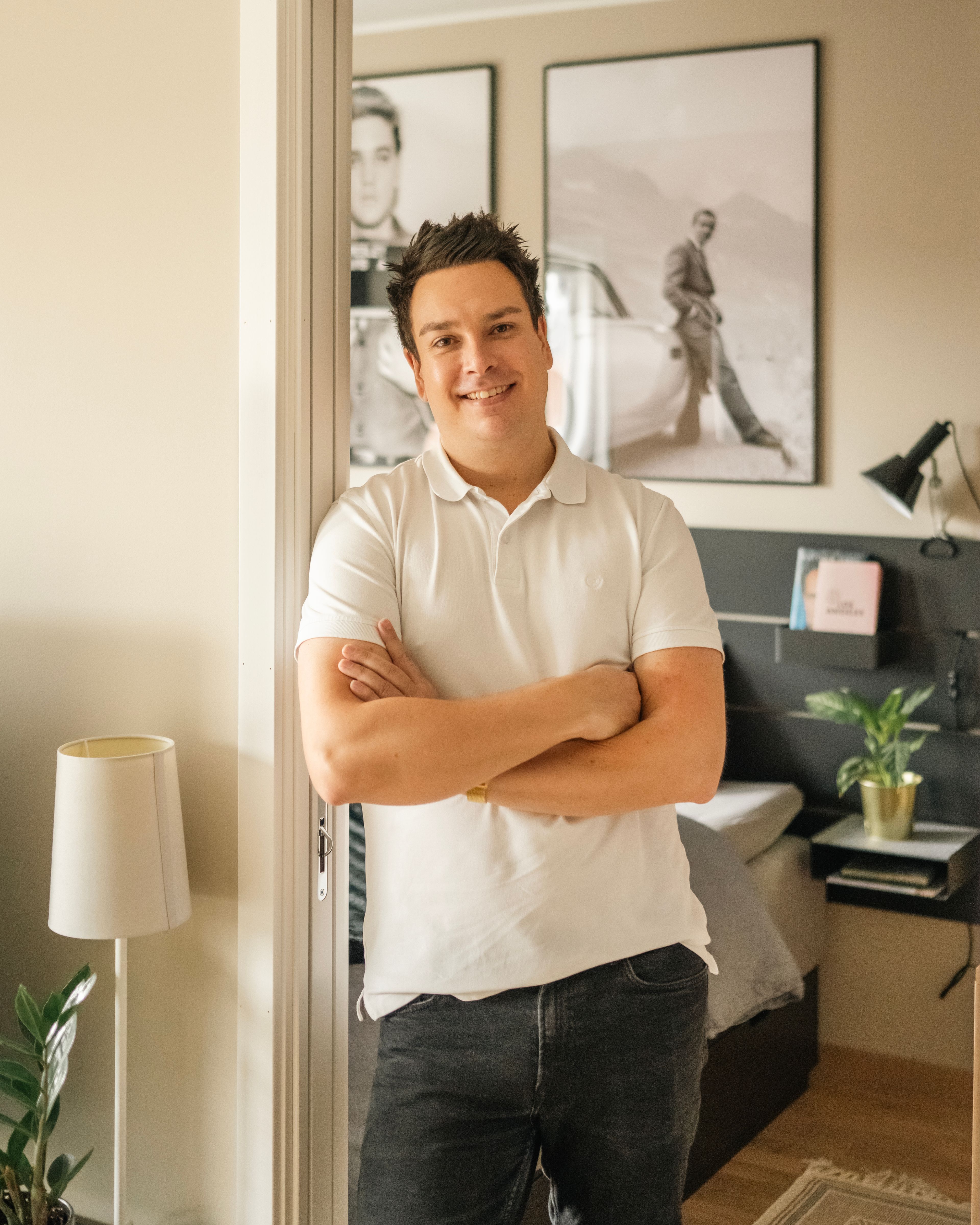 Foto av Andreas i boligen han har kjøpt med OBOS Deleie på Vollebekk