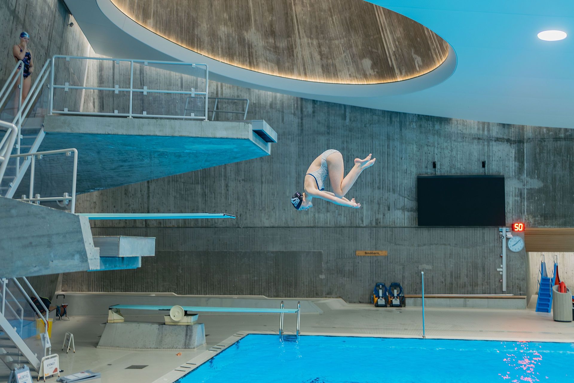 En ungdom demonstrerer stuping.