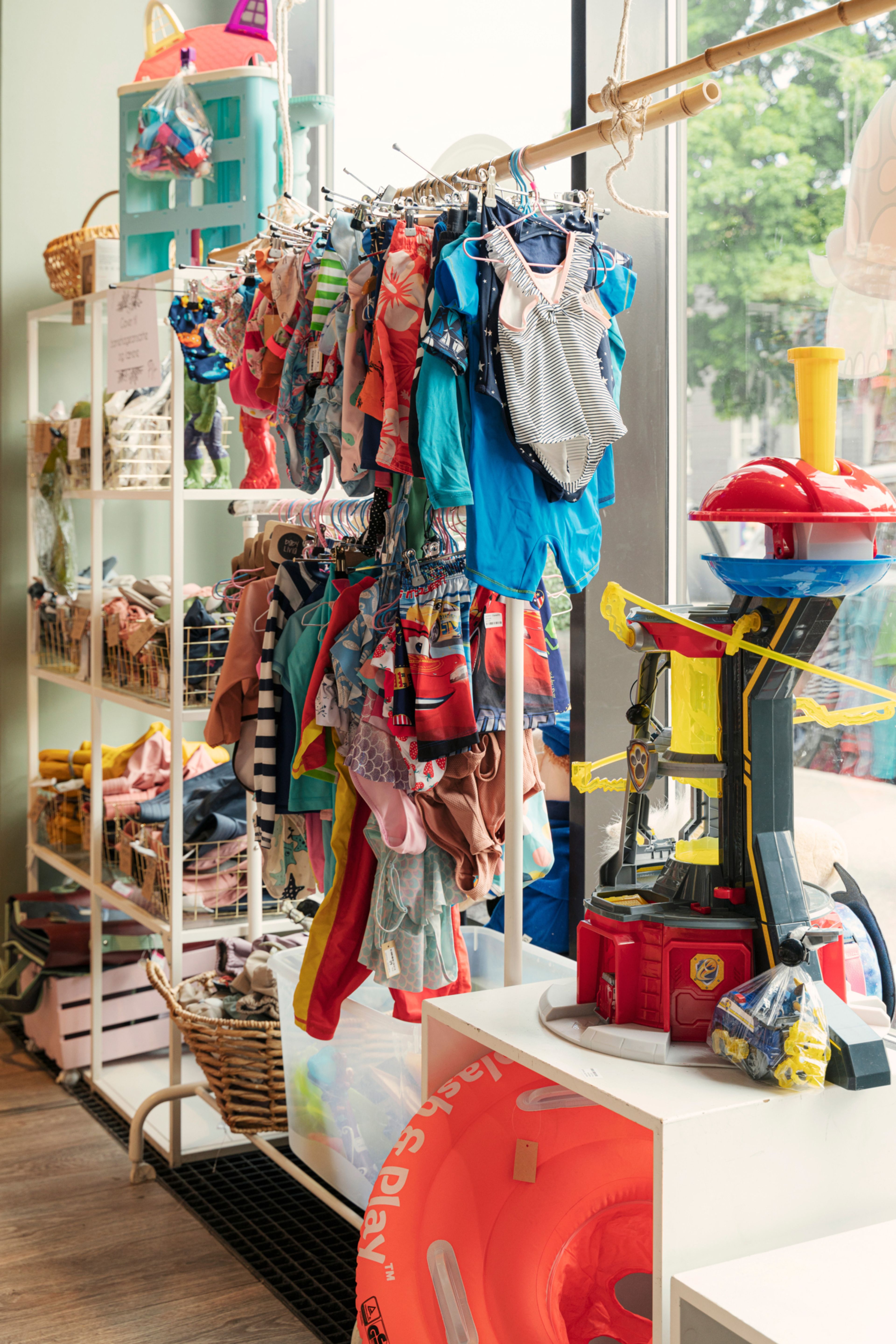 Utstillingsvindu i butikken Green Kids and Moms