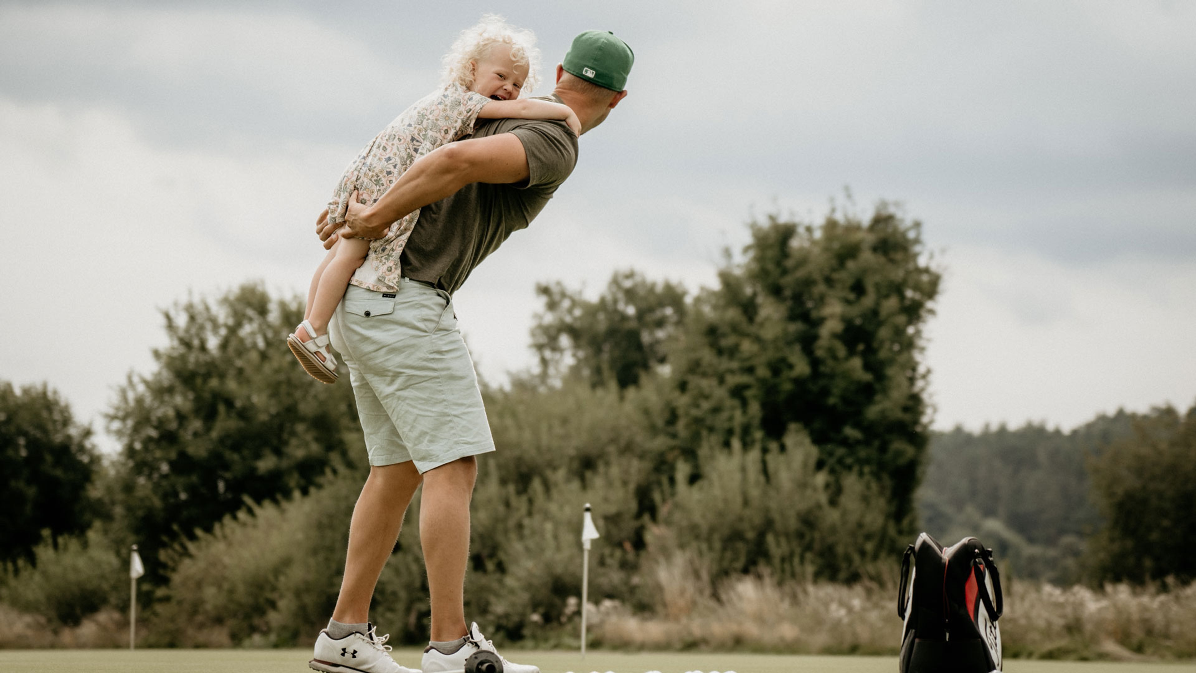 Familj på golfbanen
